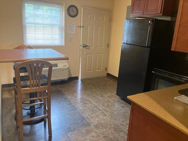 One-Bedroom Suite - Photo 6