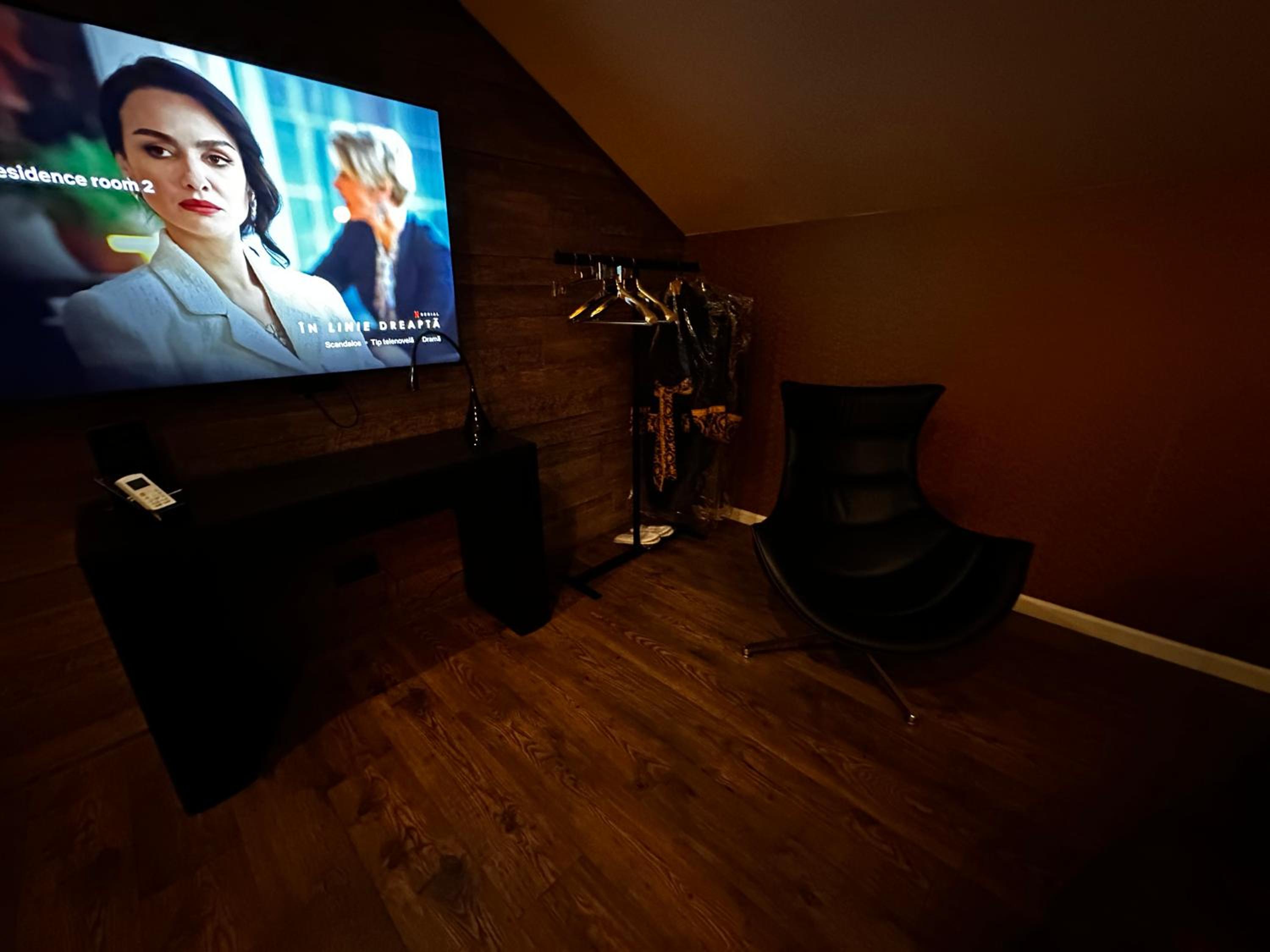 Executive Suite - Photo 3