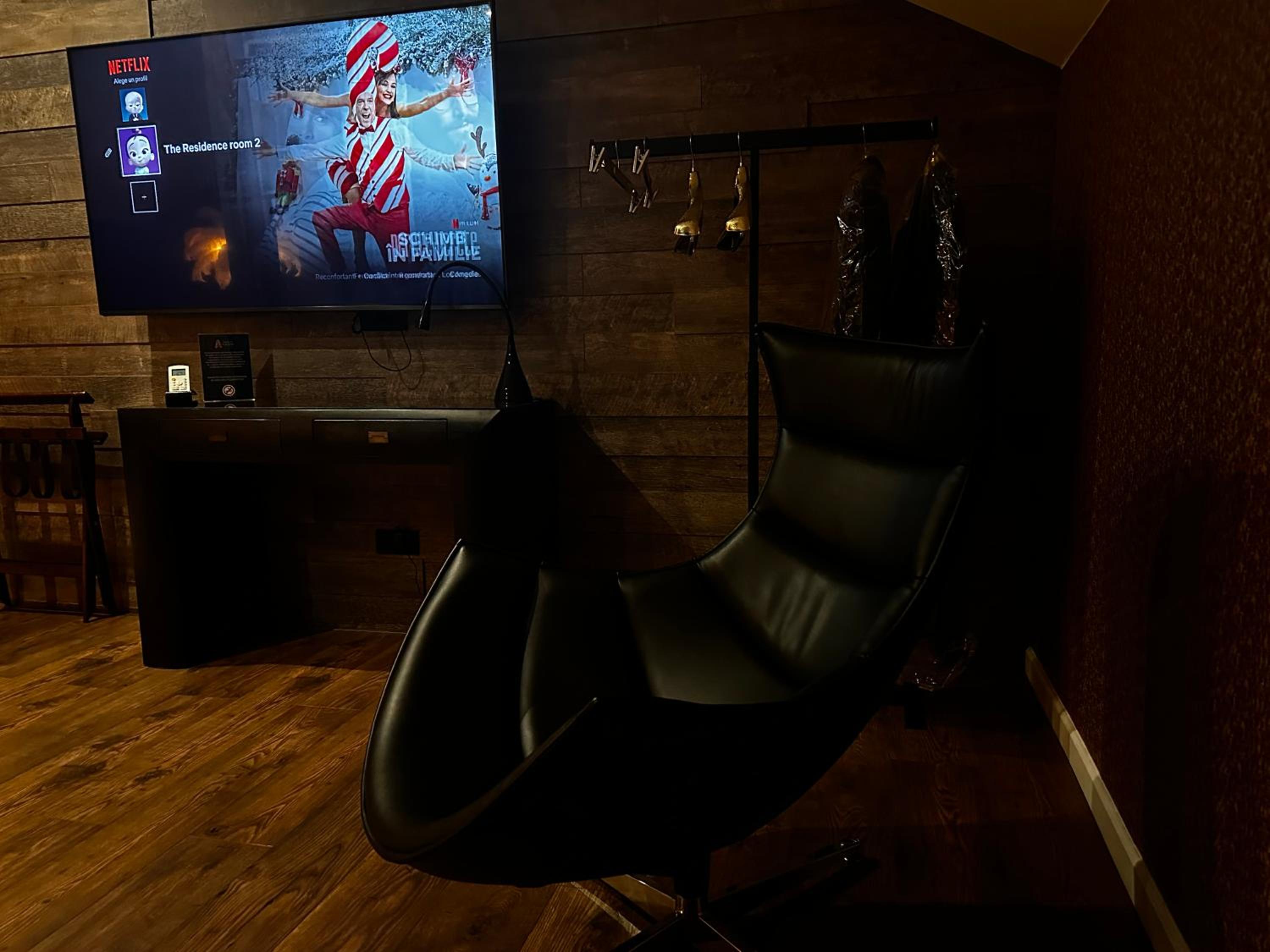 Executive Suite - Photo 6