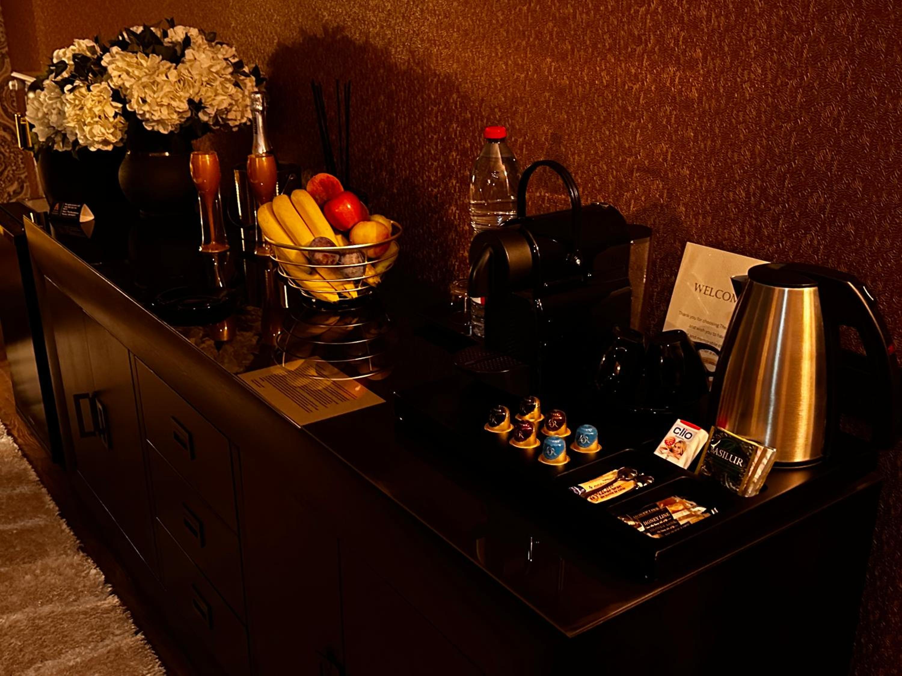 Executive Suite - Photo 7