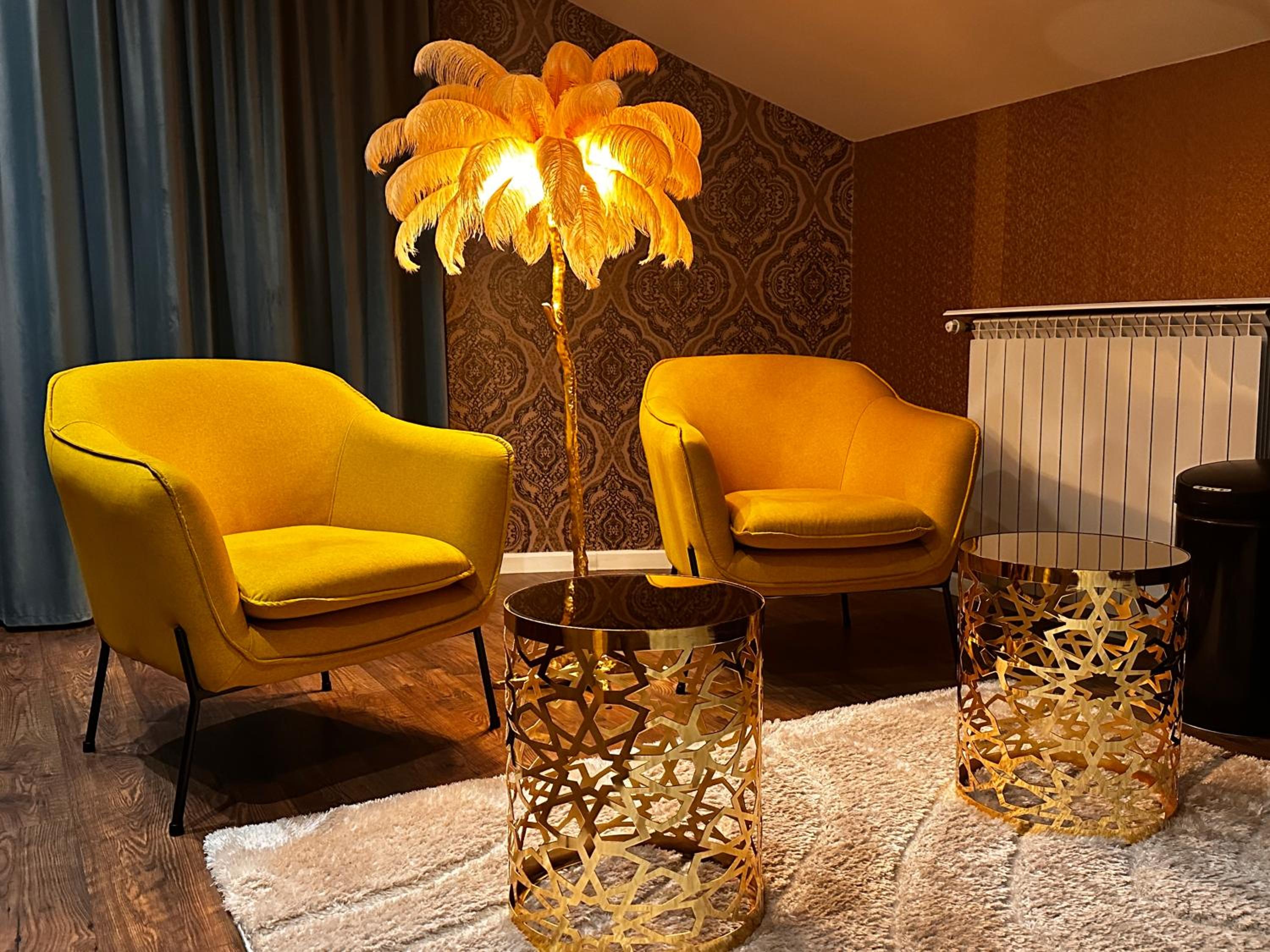 Executive Suite - Photo 9