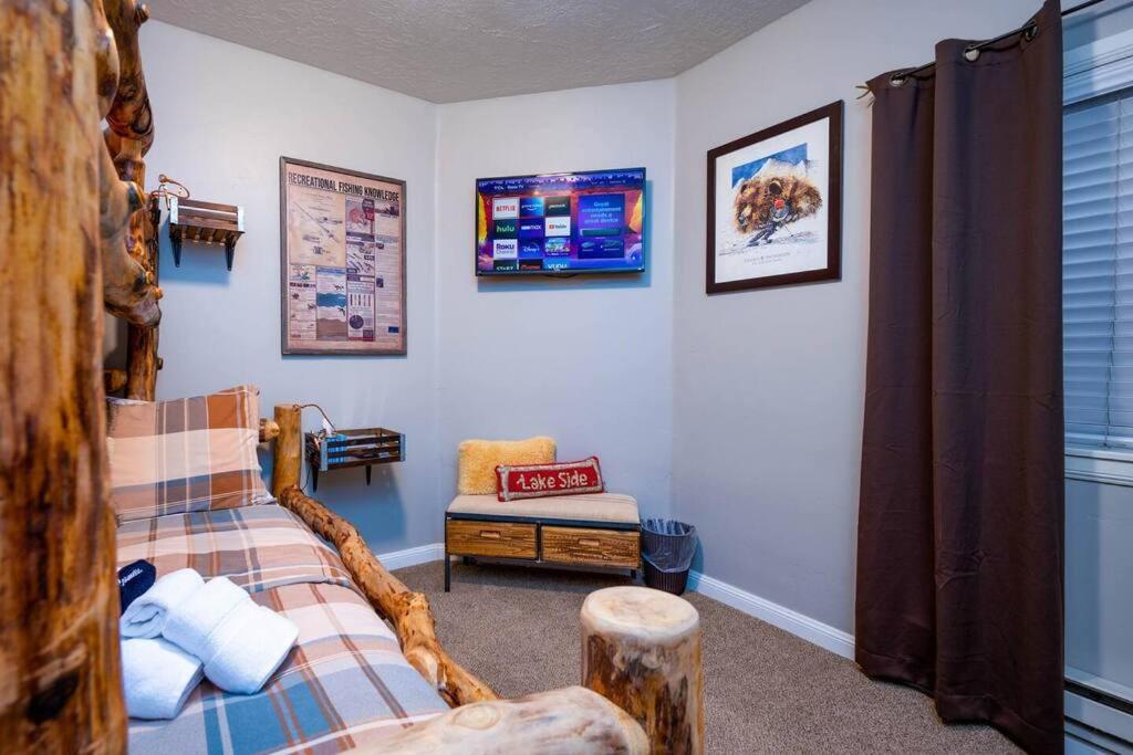 Three-Bedroom House photo 3