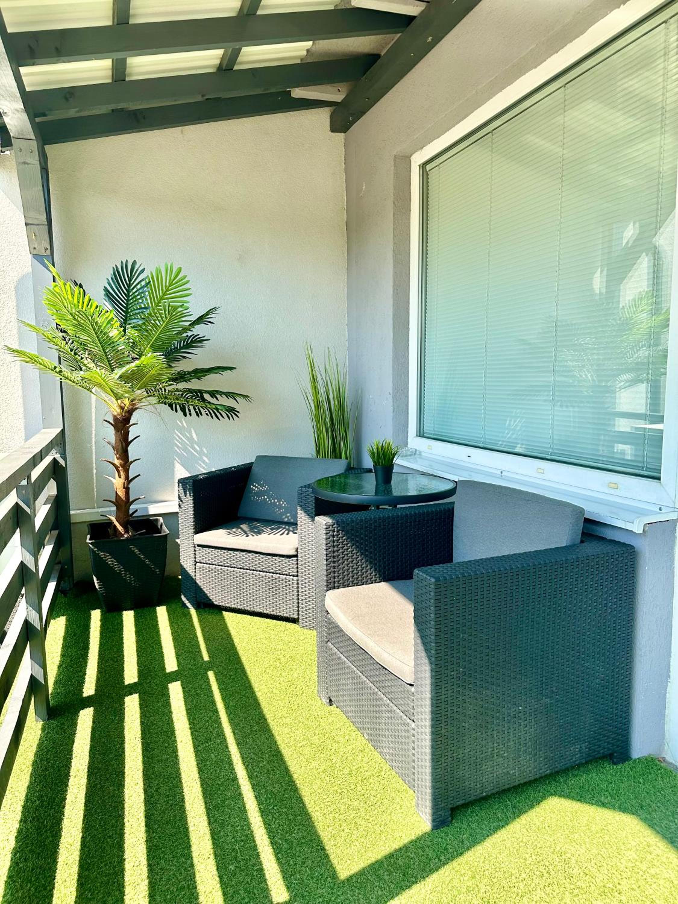Apartment with Terrace - Photo 4