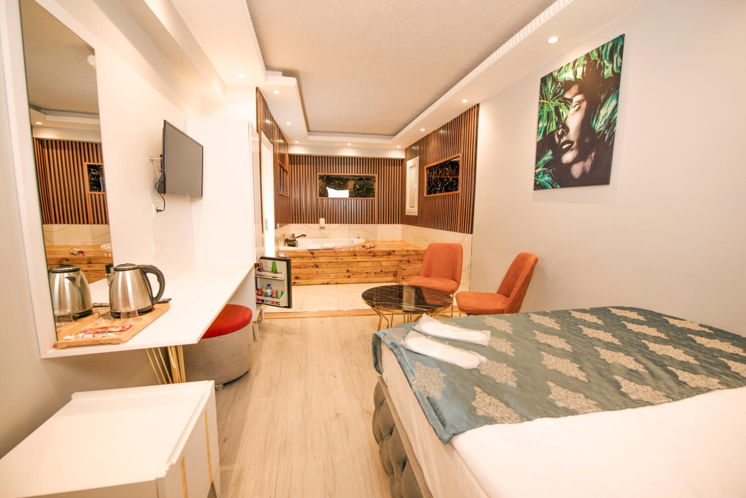 Double Room with Spa Bath photo 1