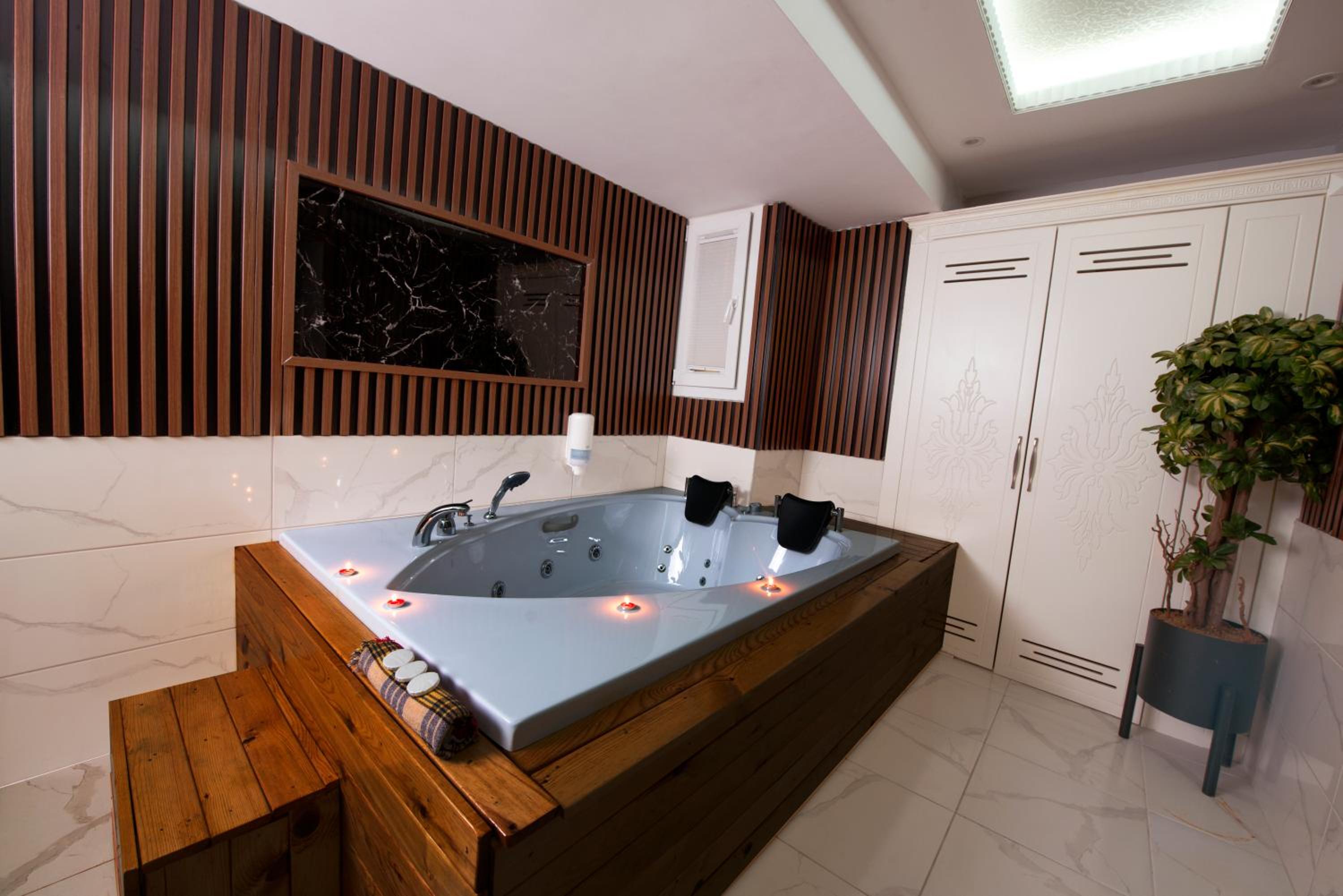 Double Room with Spa Bath photo 2