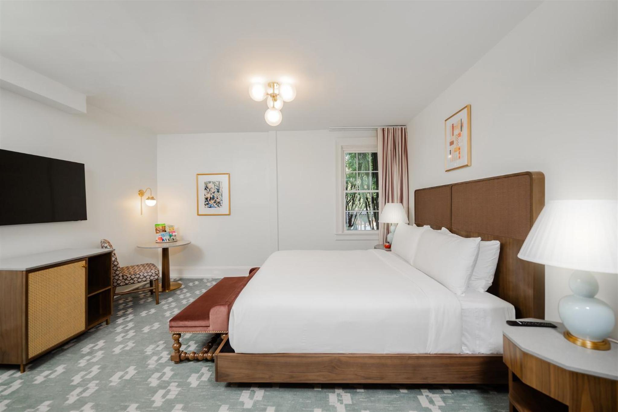 Deluxe King Room