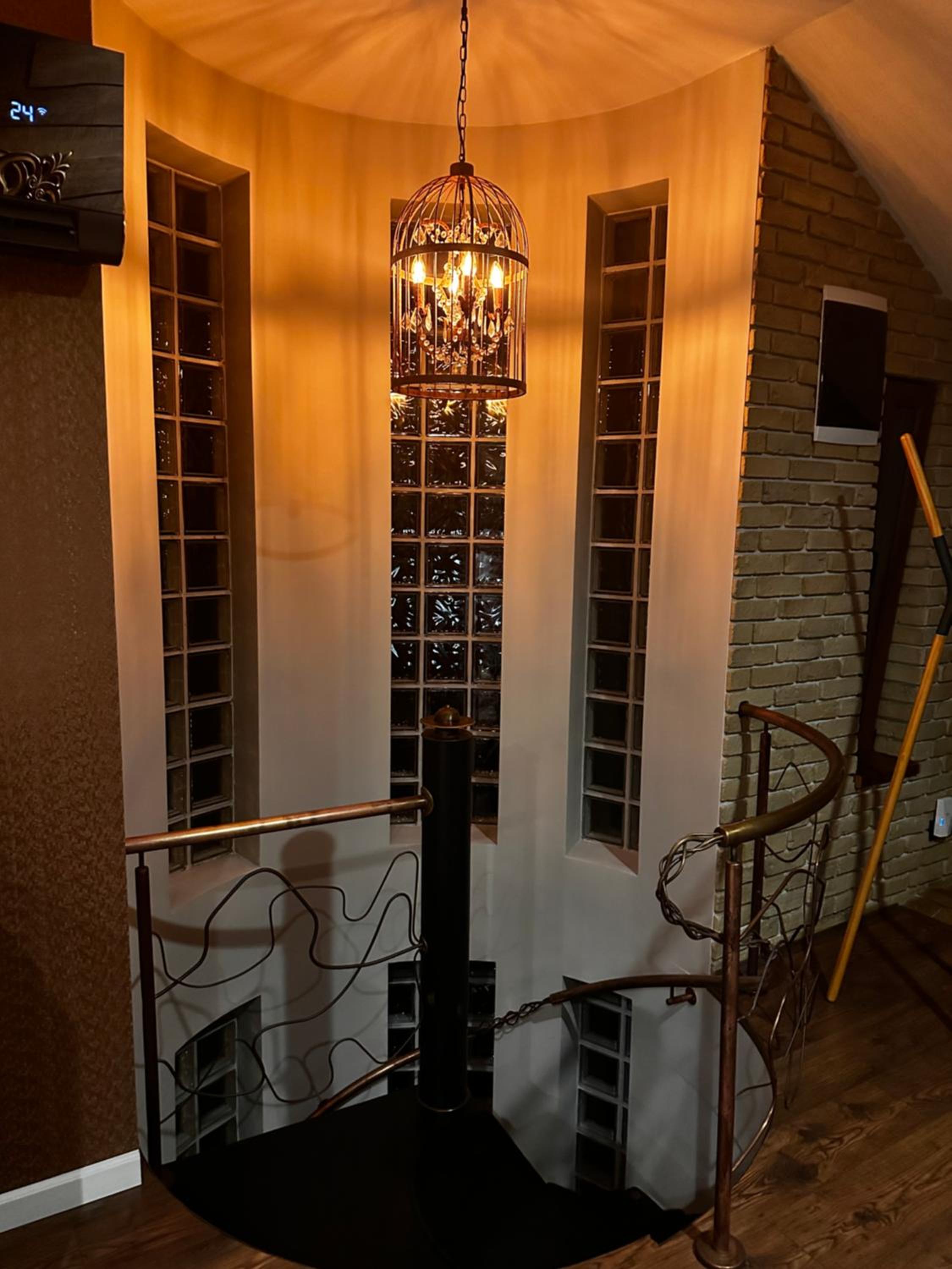 Executive Suite - Photo 19