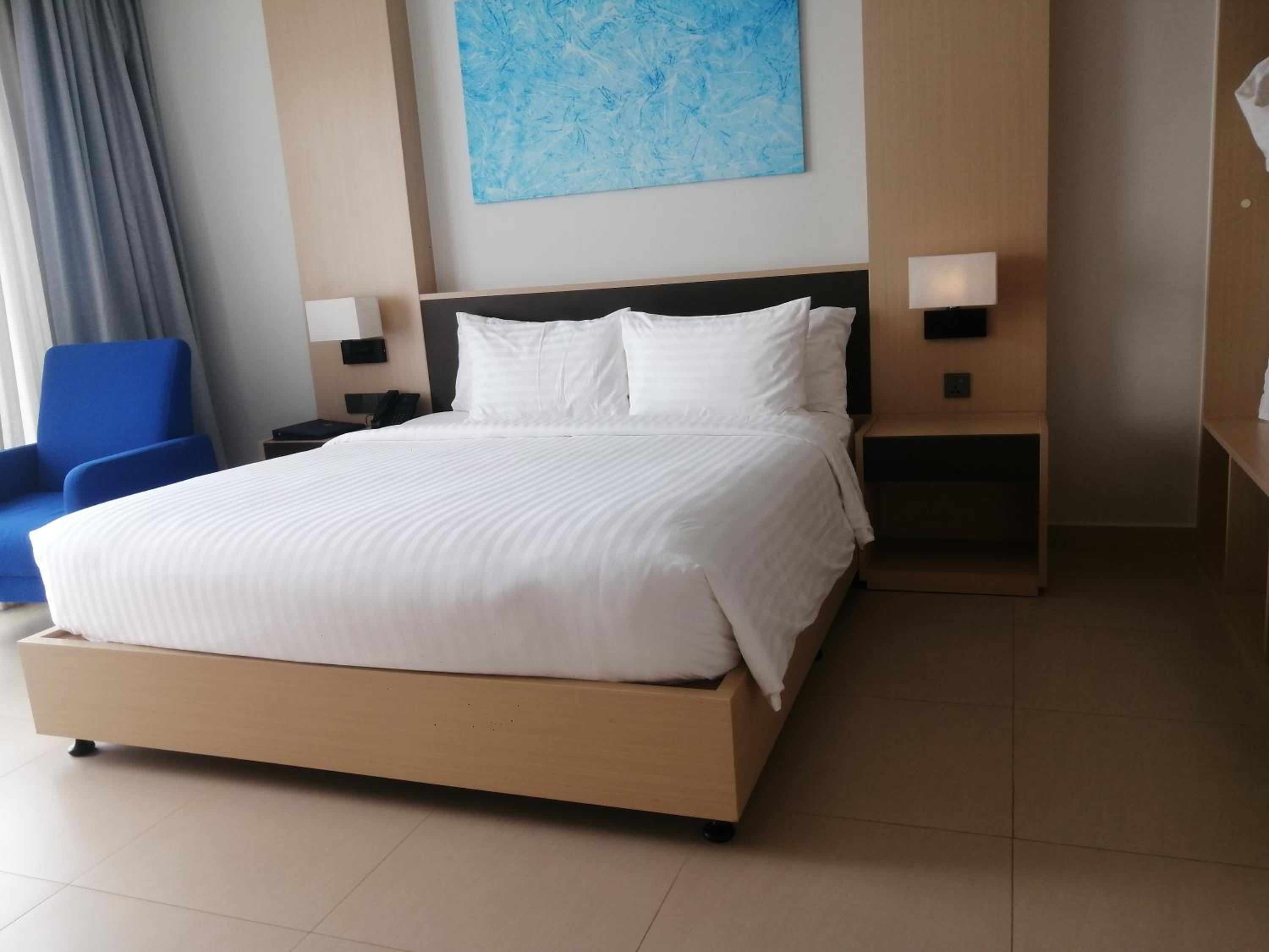 Double Or Twin Room With Side Sea View