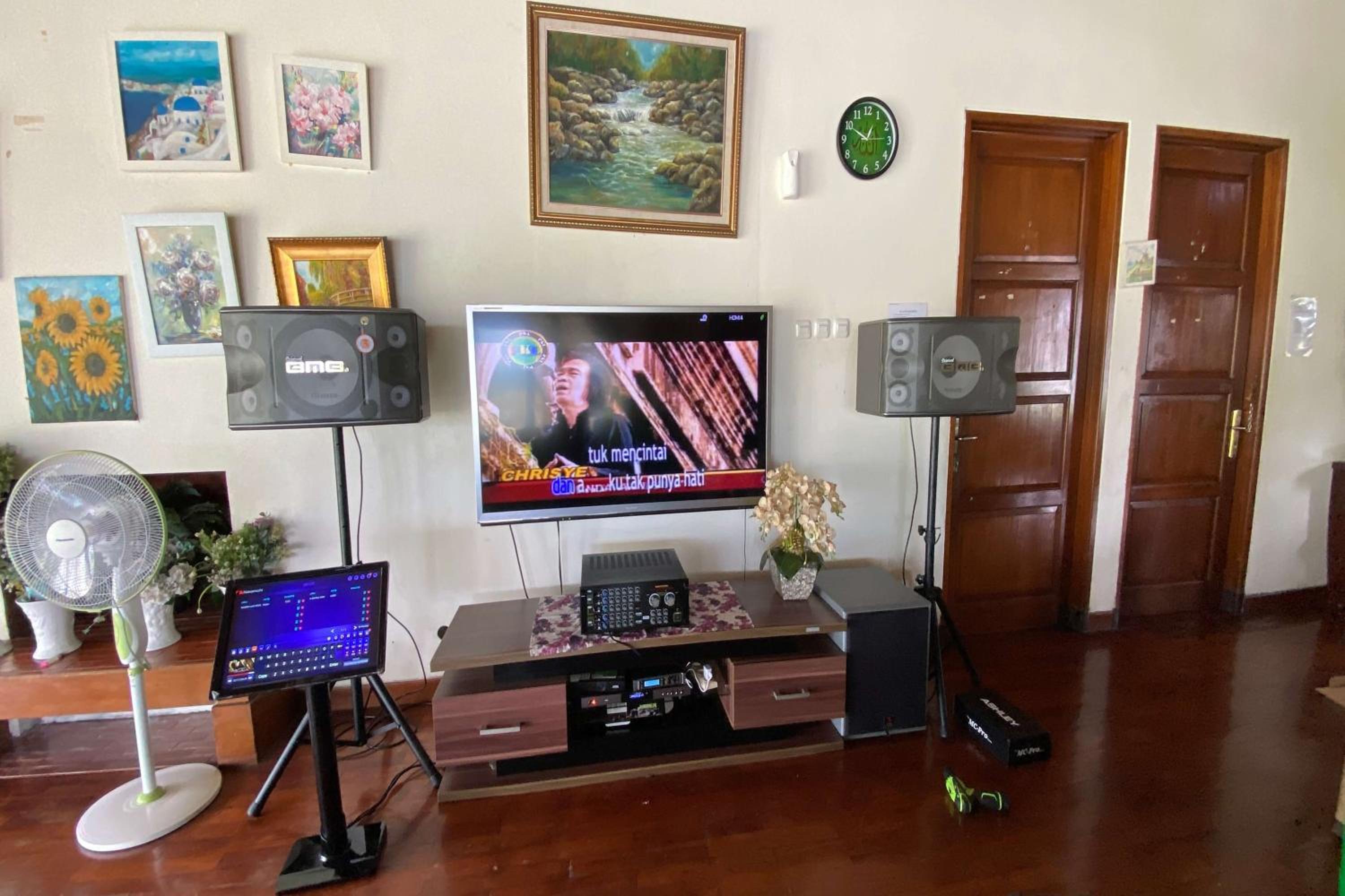 Three-Bedroom Villa photo 2