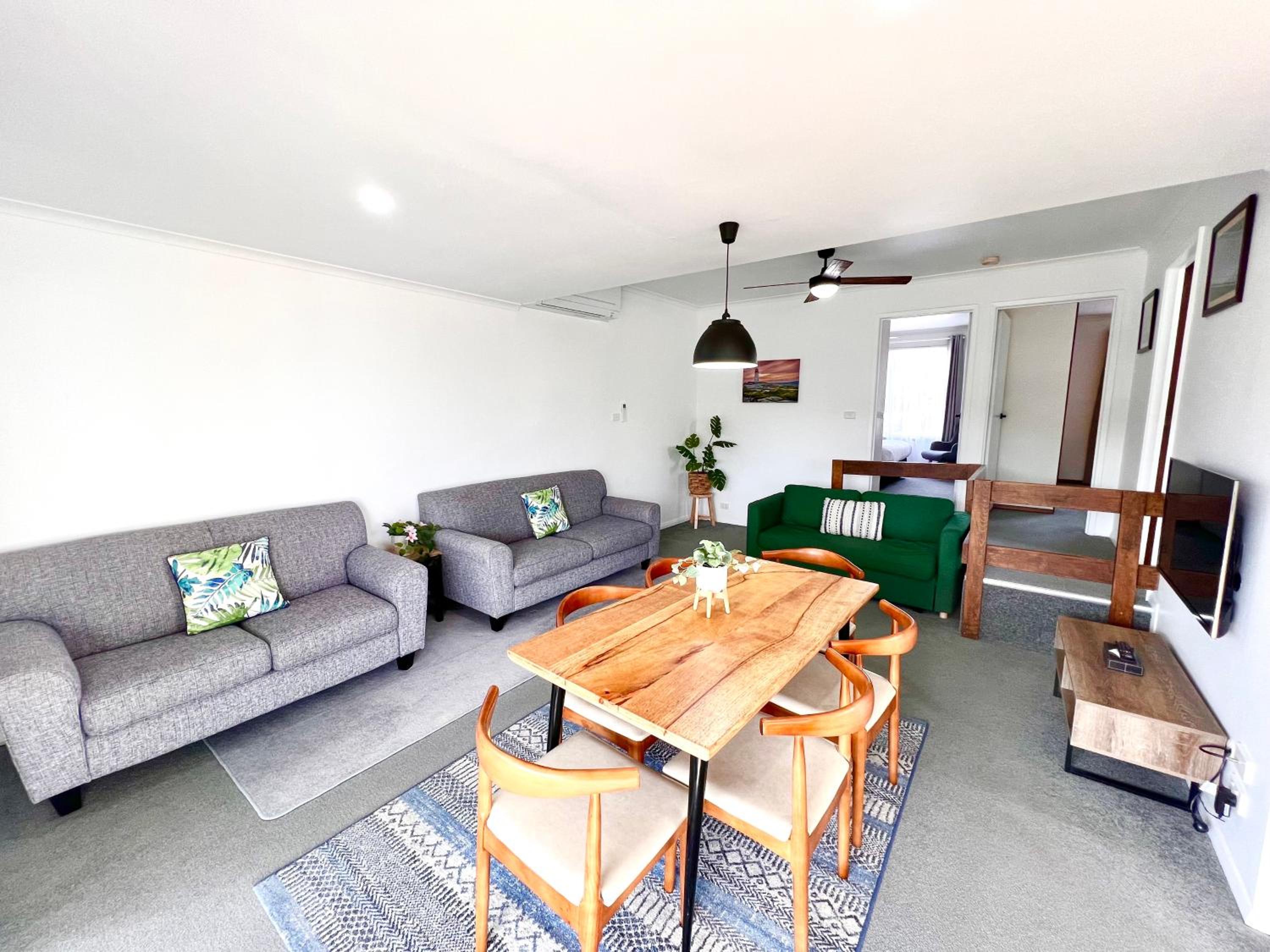 Two-Bedroom Apartment with Balcony - Photo 11