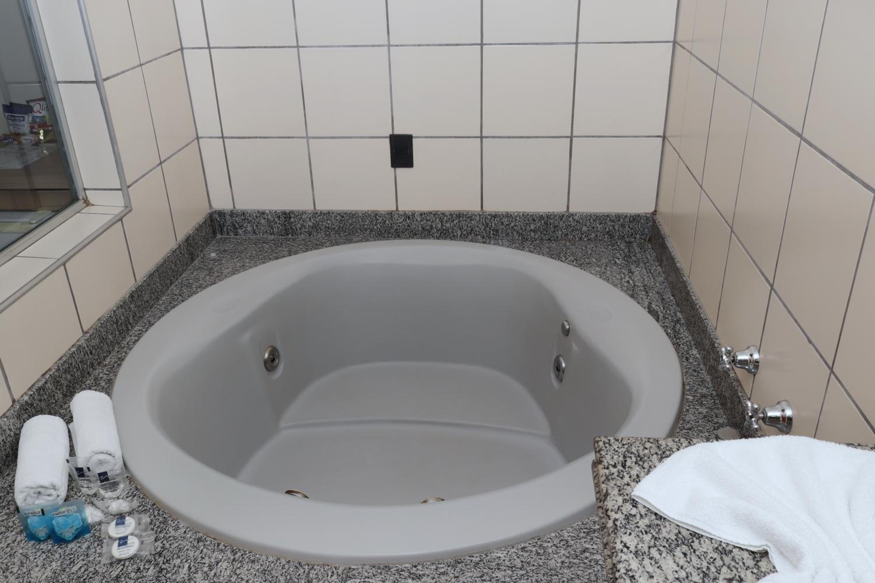 Superior Room with Spa Bath photo 2
