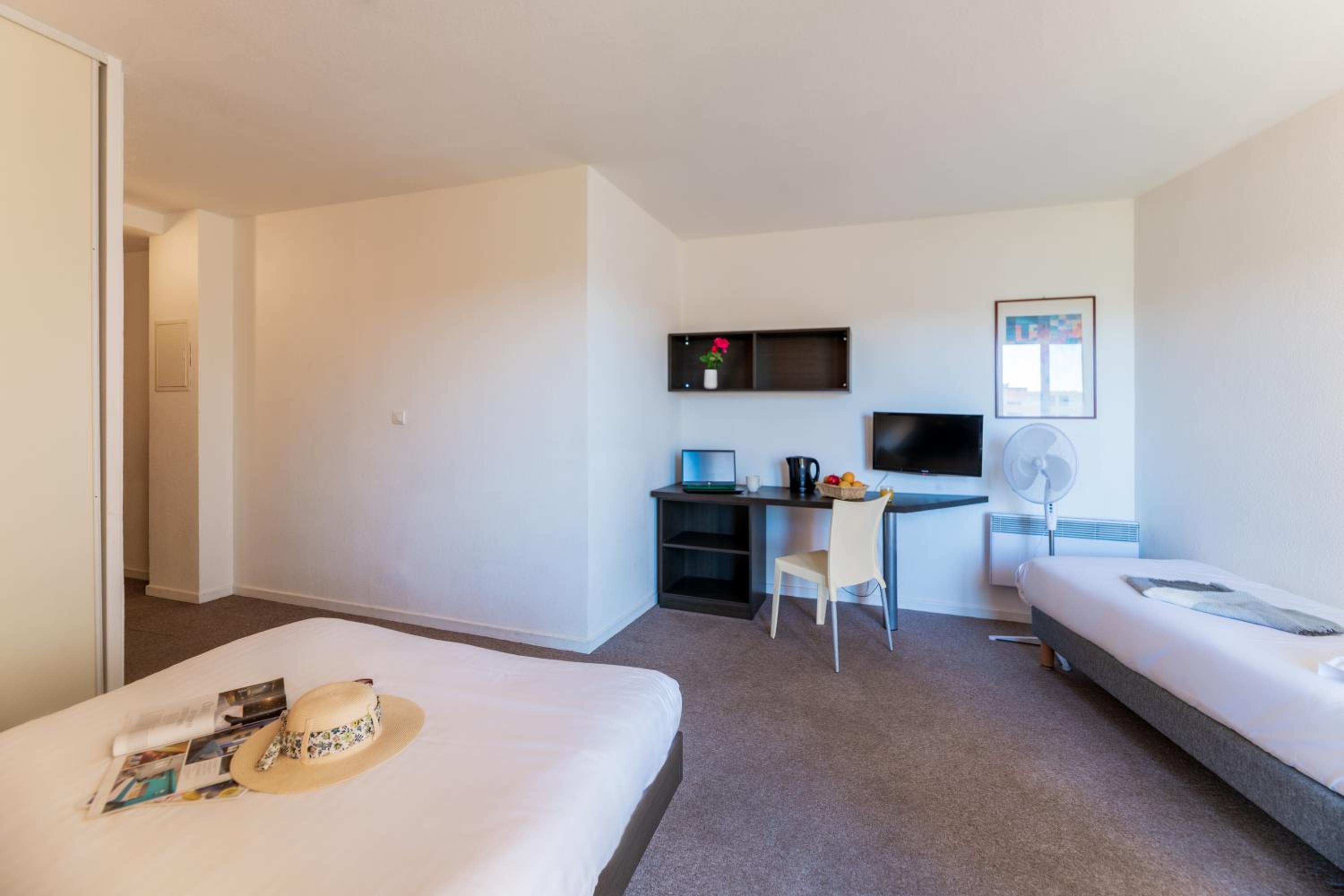 Studio Apartment (3 Adults) - Photo 1
