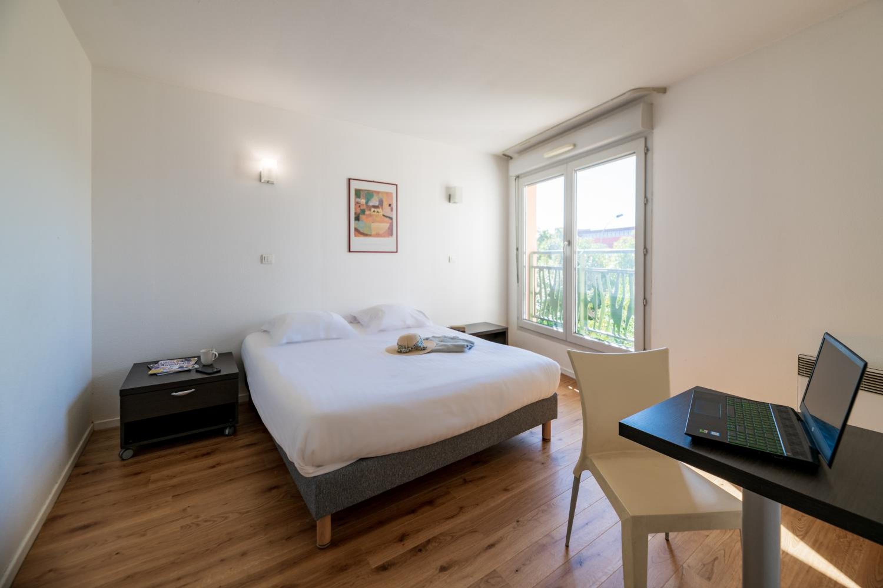 One-Bedroom Apartment (4 Adults) - Photo 2