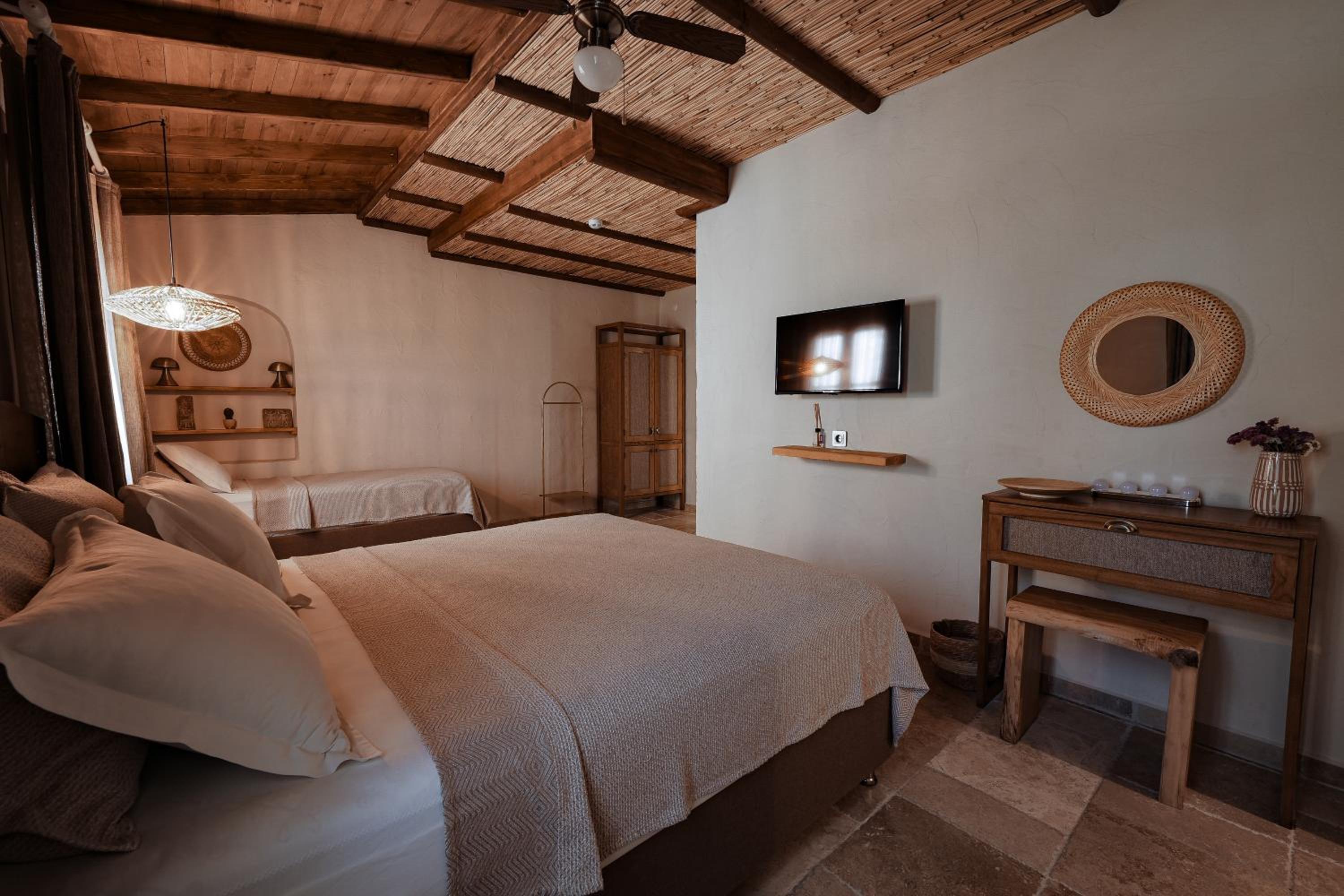 Standard Triple Room - Photo 8