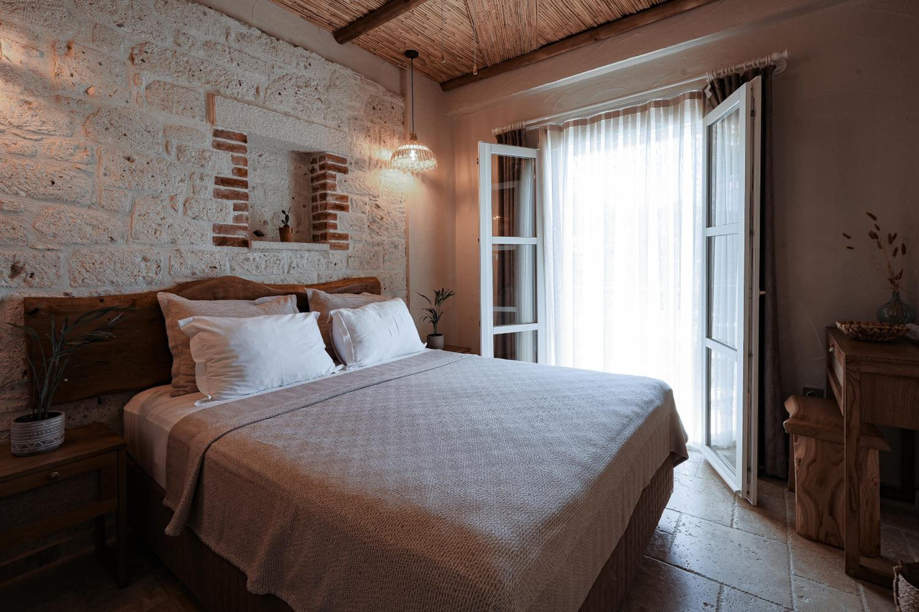 Standard Double Room - Photo 3