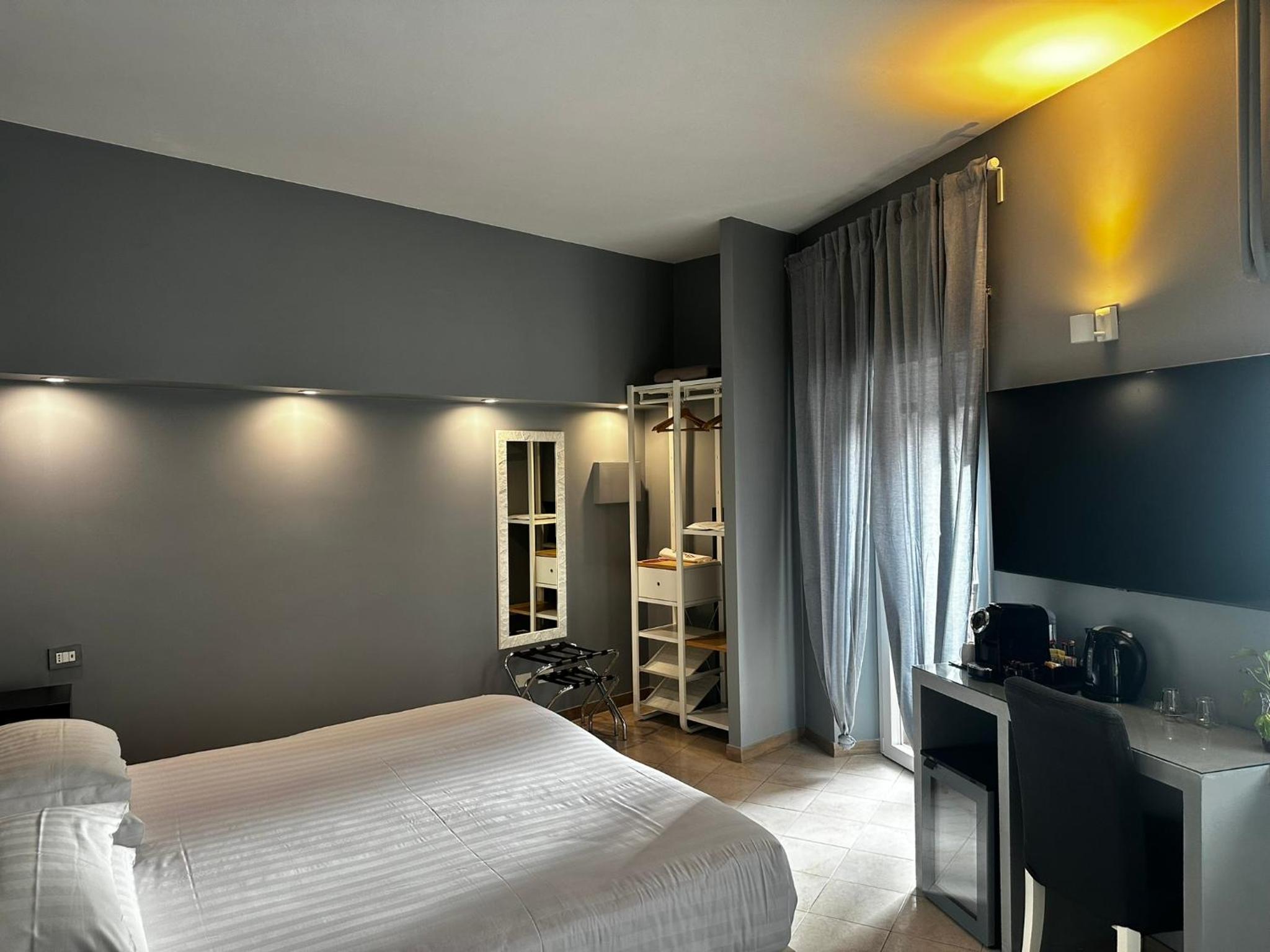 Deluxe Double Room with Balcony photo 1