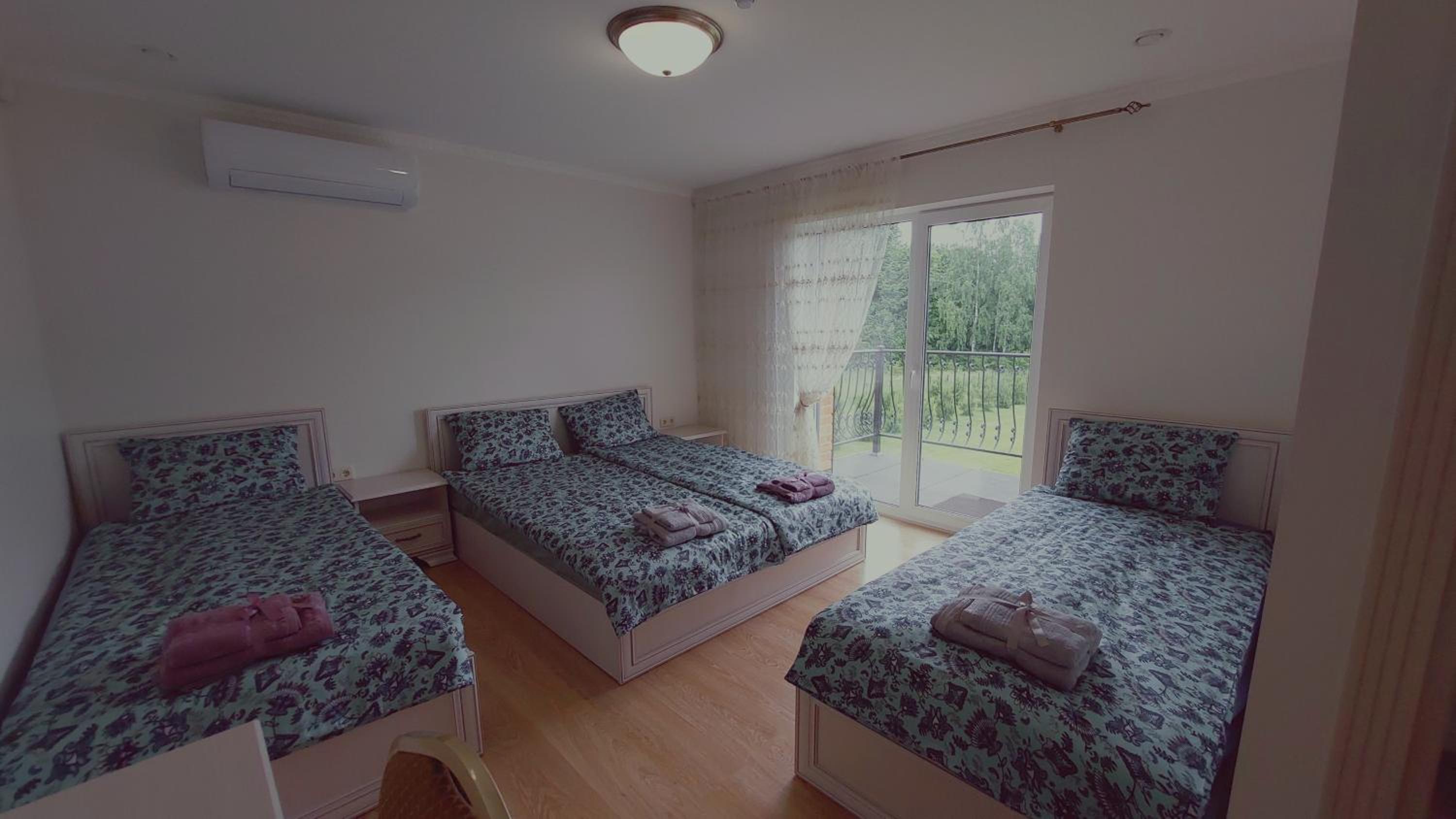 Quadruple Room with Lake View - Photo 1