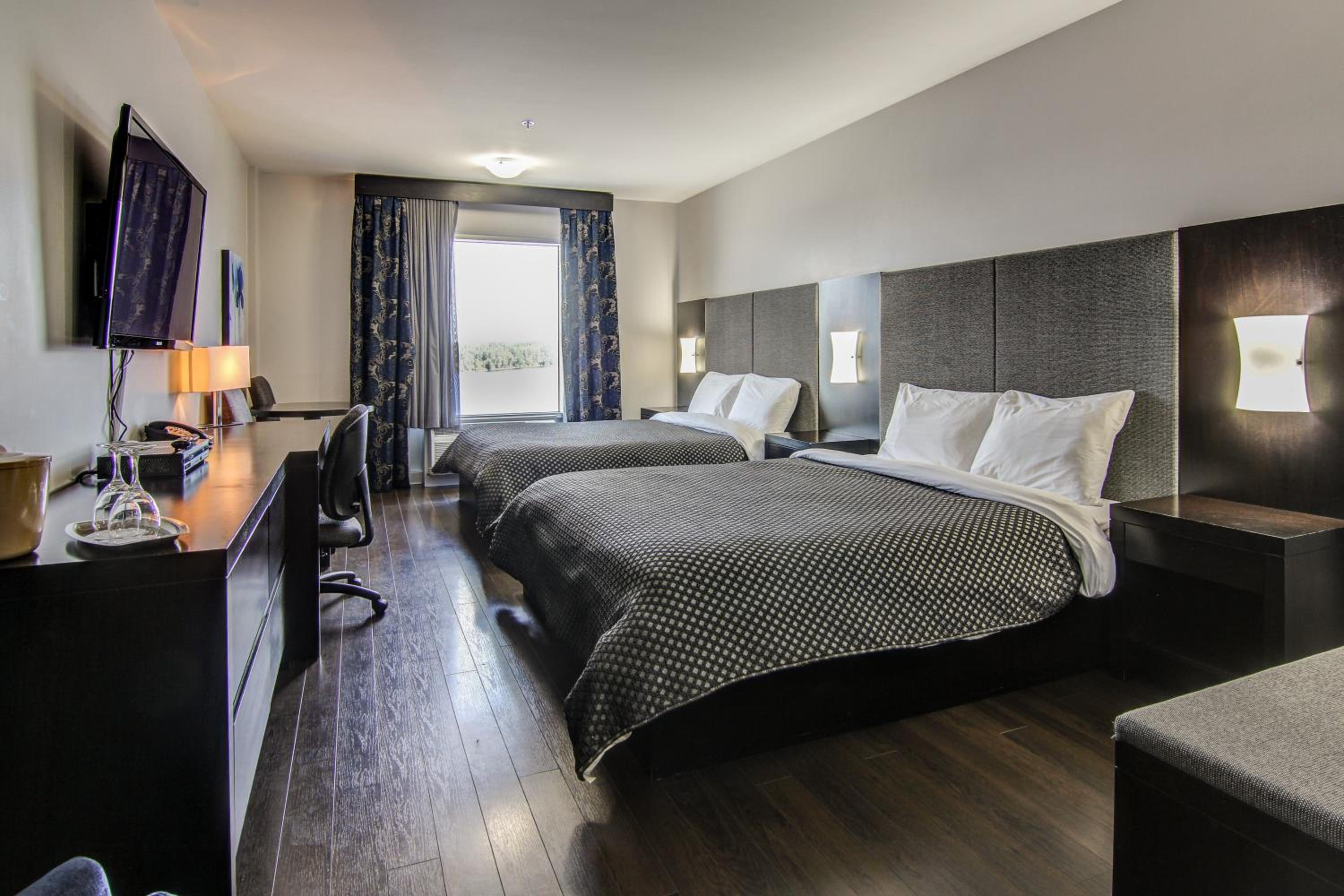 Queen Room with Two Queen Beds photo 1