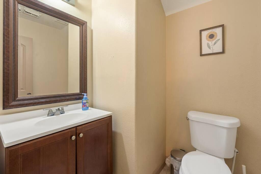 Five-Bedroom House photo 2