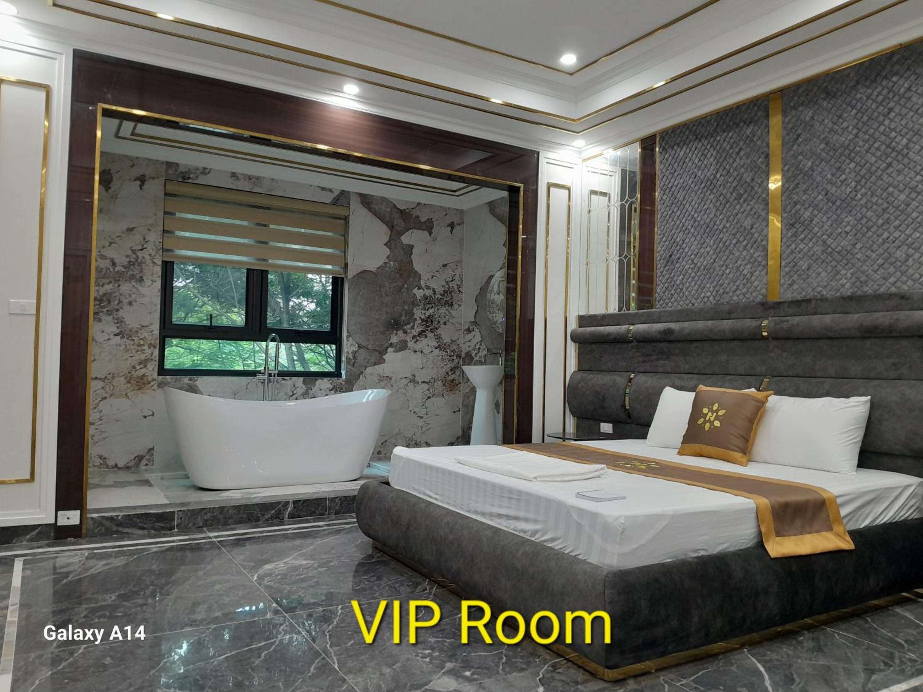 Deluxe King Room