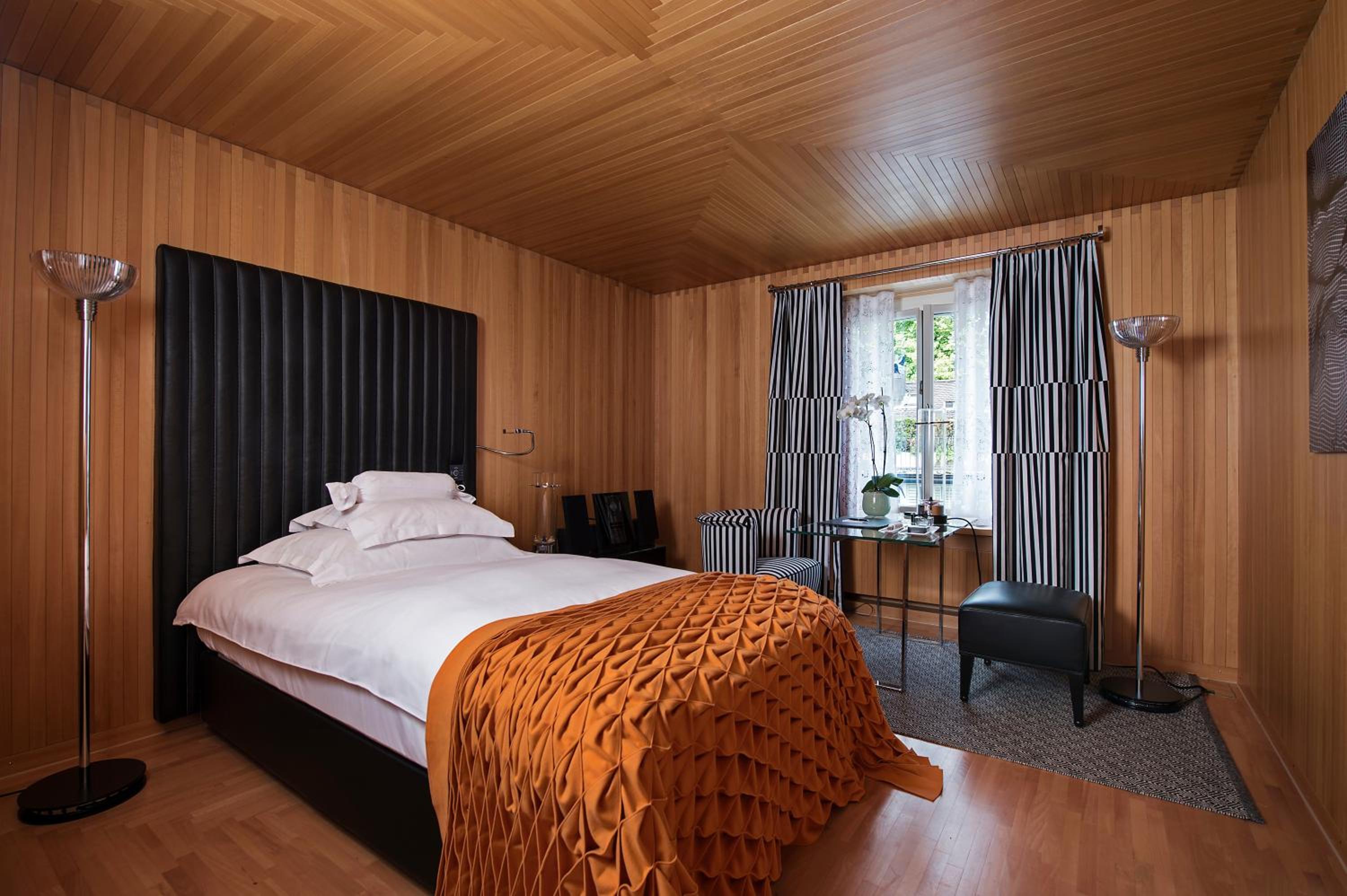 Design Single Room with 1 Adult Occupancy (Non Smoking)