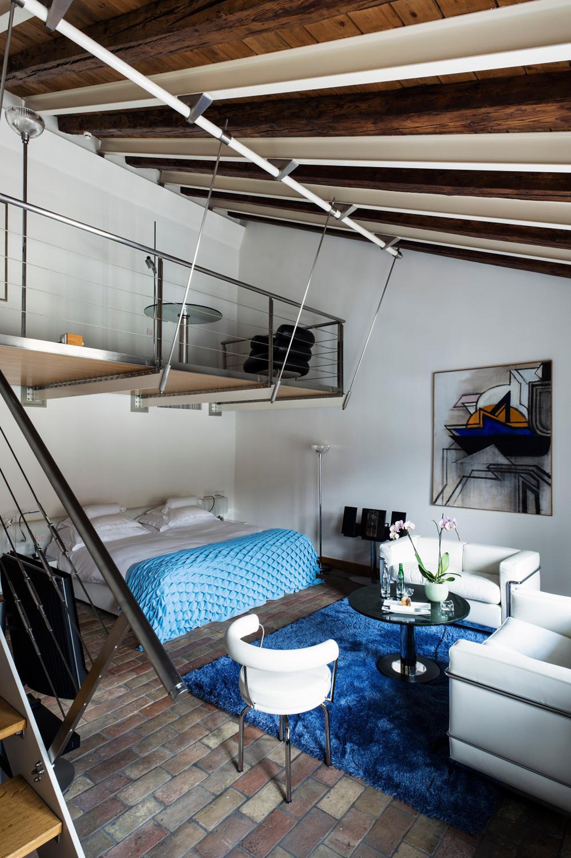 Junior Duplex Suite (Non Smoking)