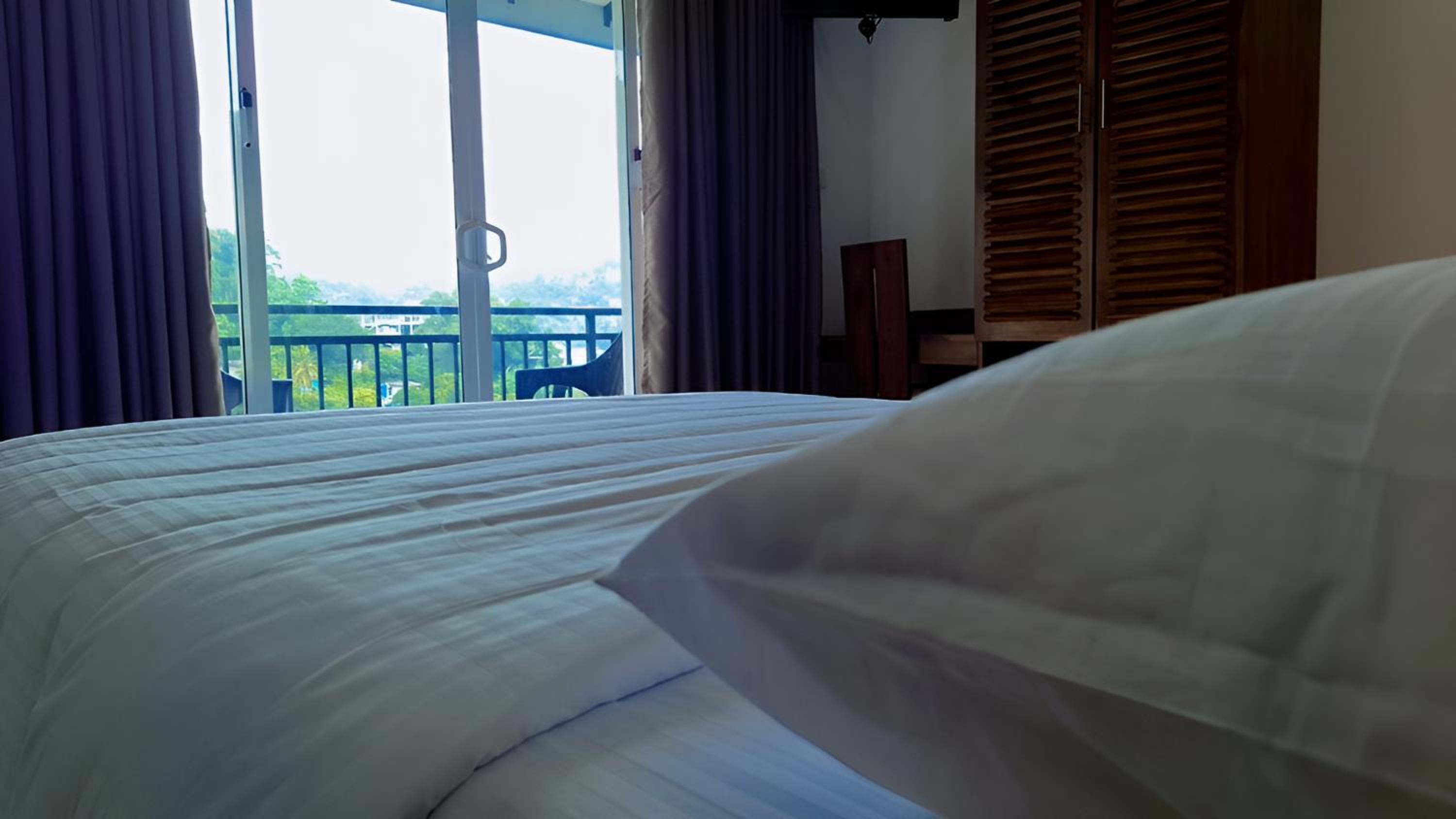 Deluxe Double Room with Balcony photo 2