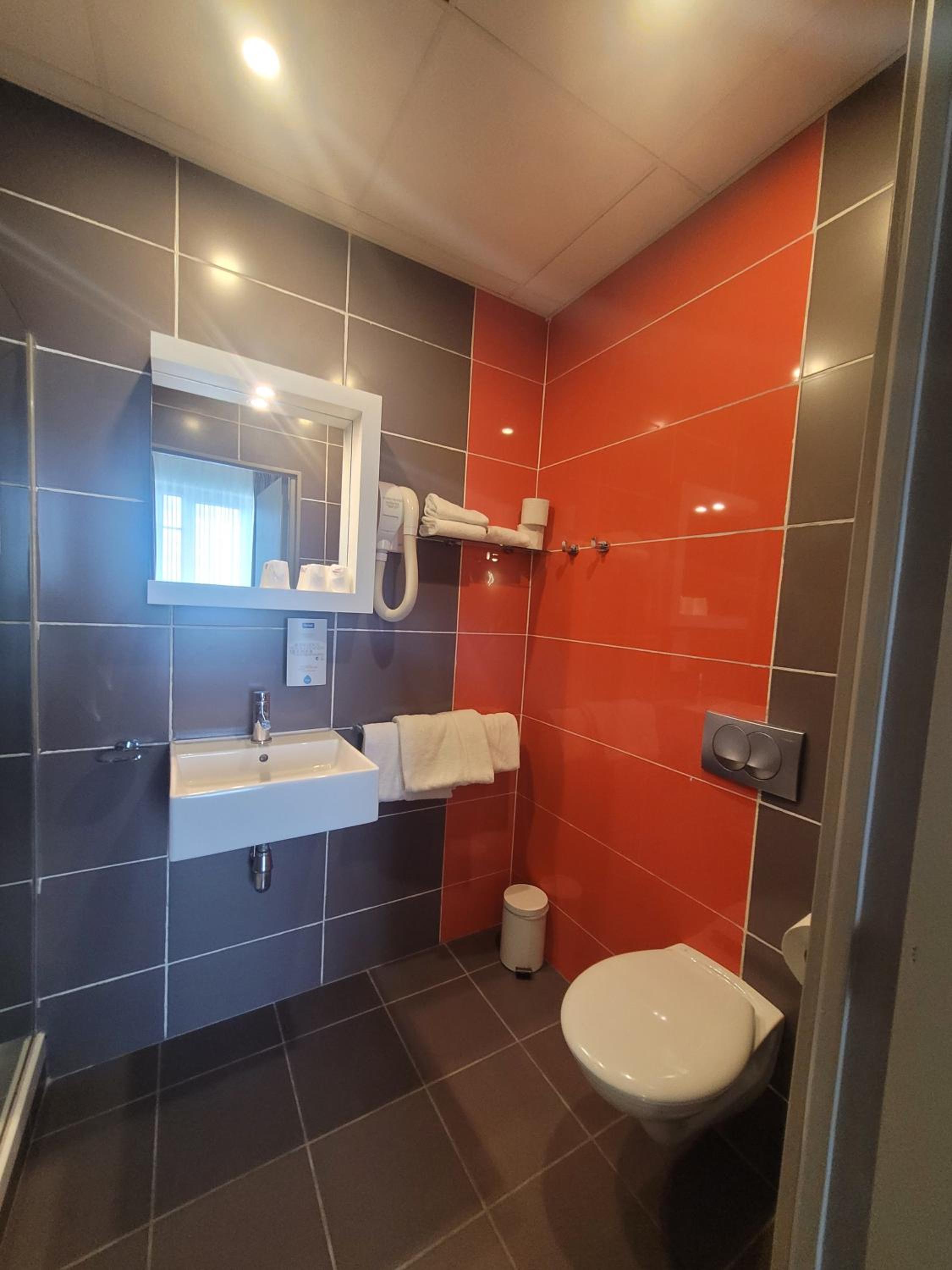 Double Room - Photo 5