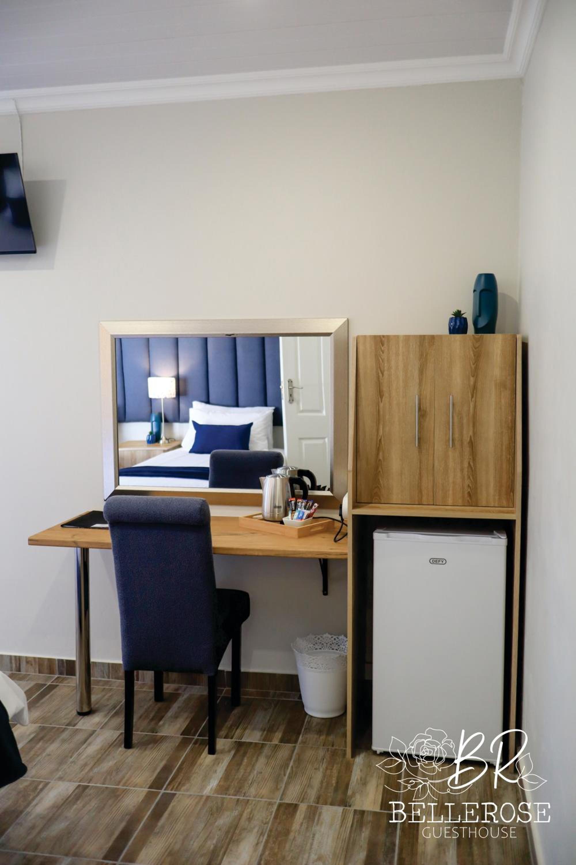 Double or Twin Room - Photo 10