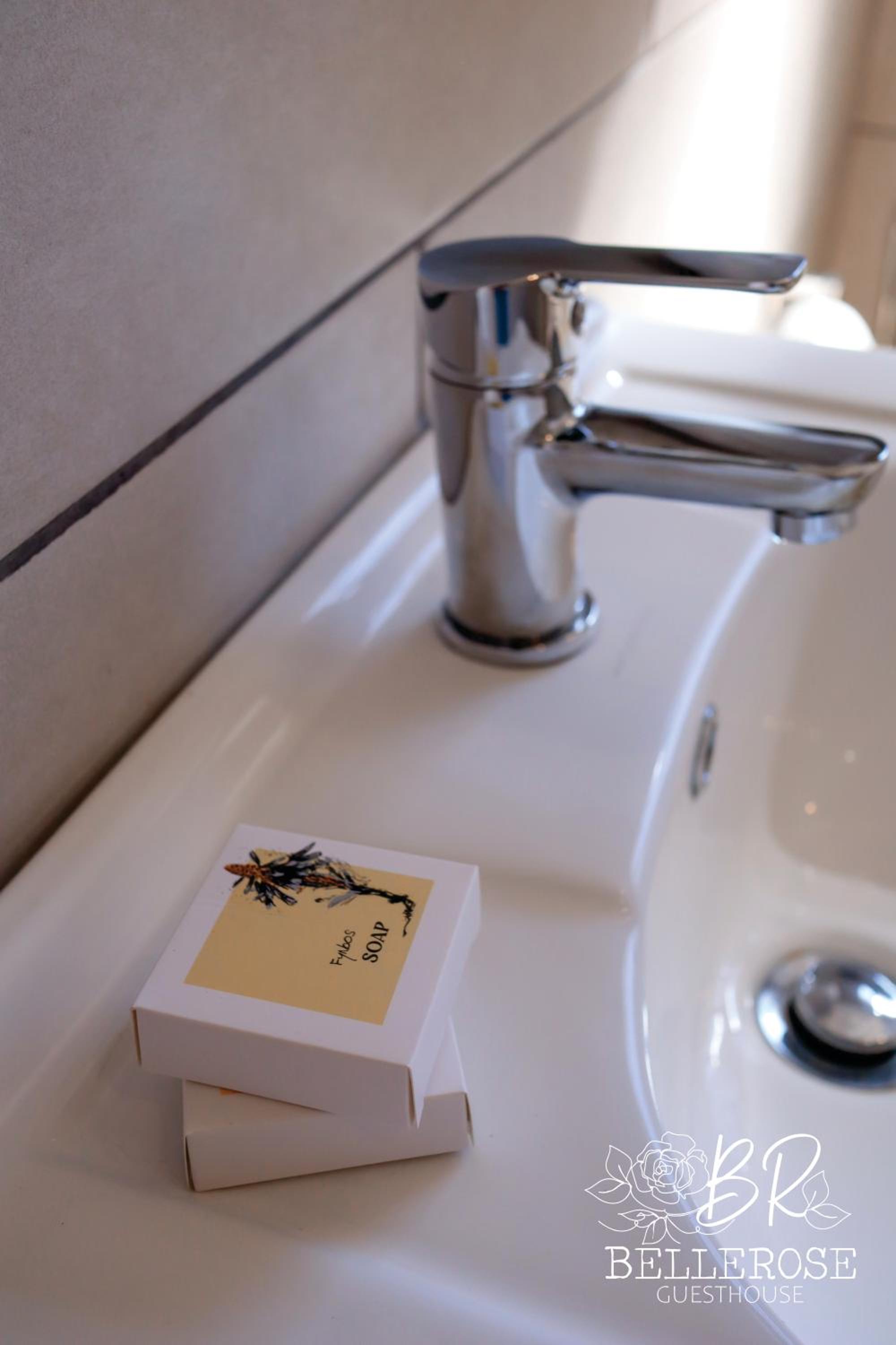Double Room with Private Bathroom photo 3