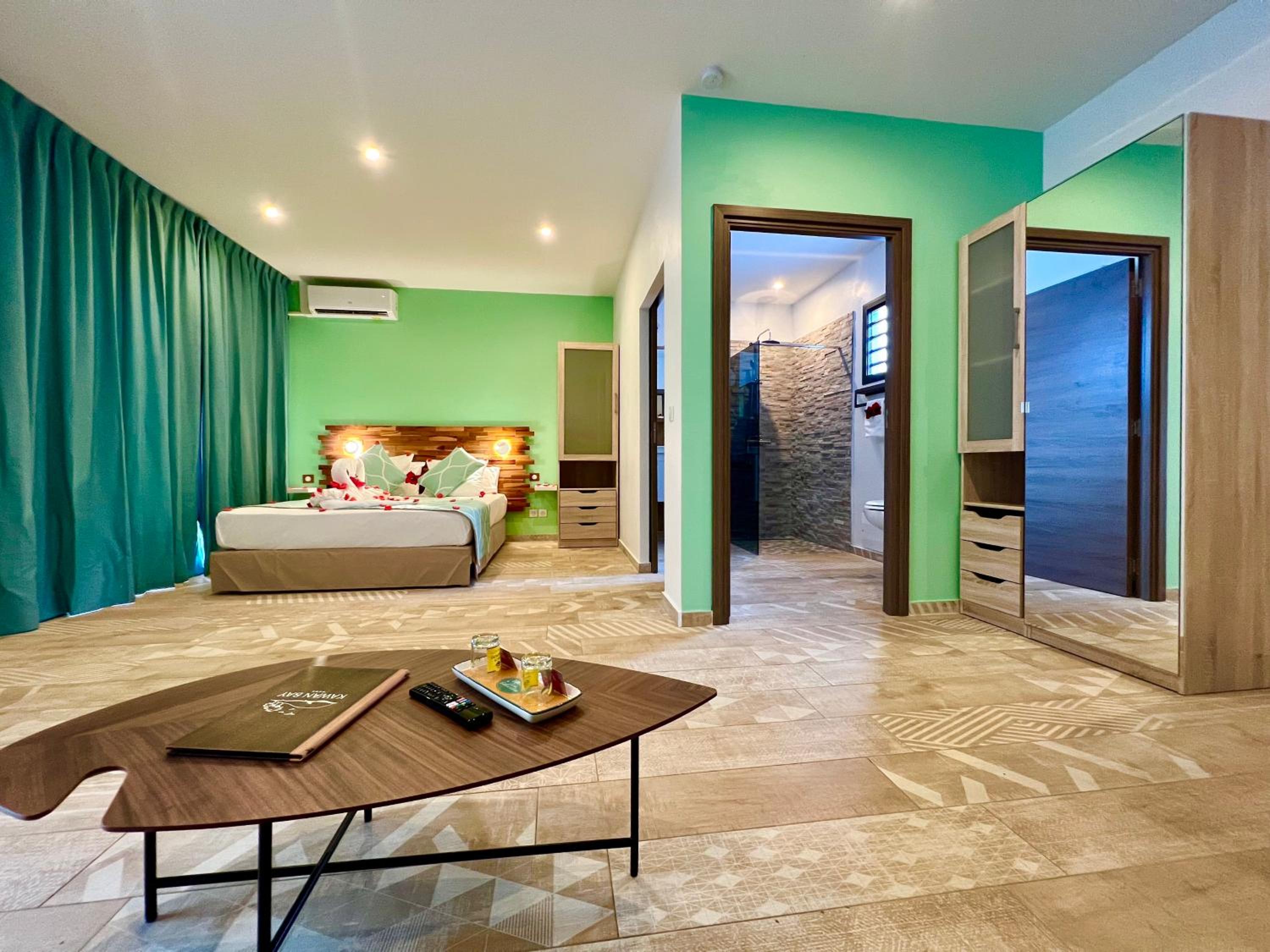 Suite with Hot Tub photo 1