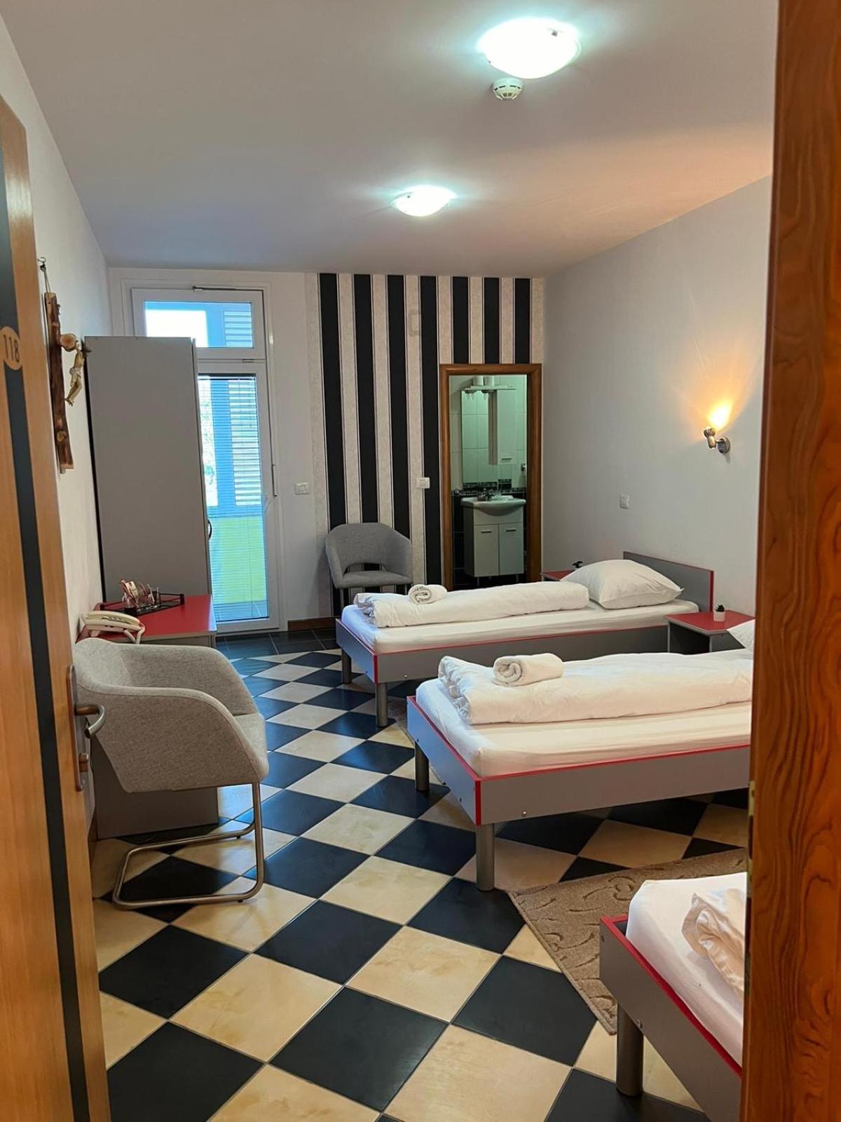 Basic Triple Room