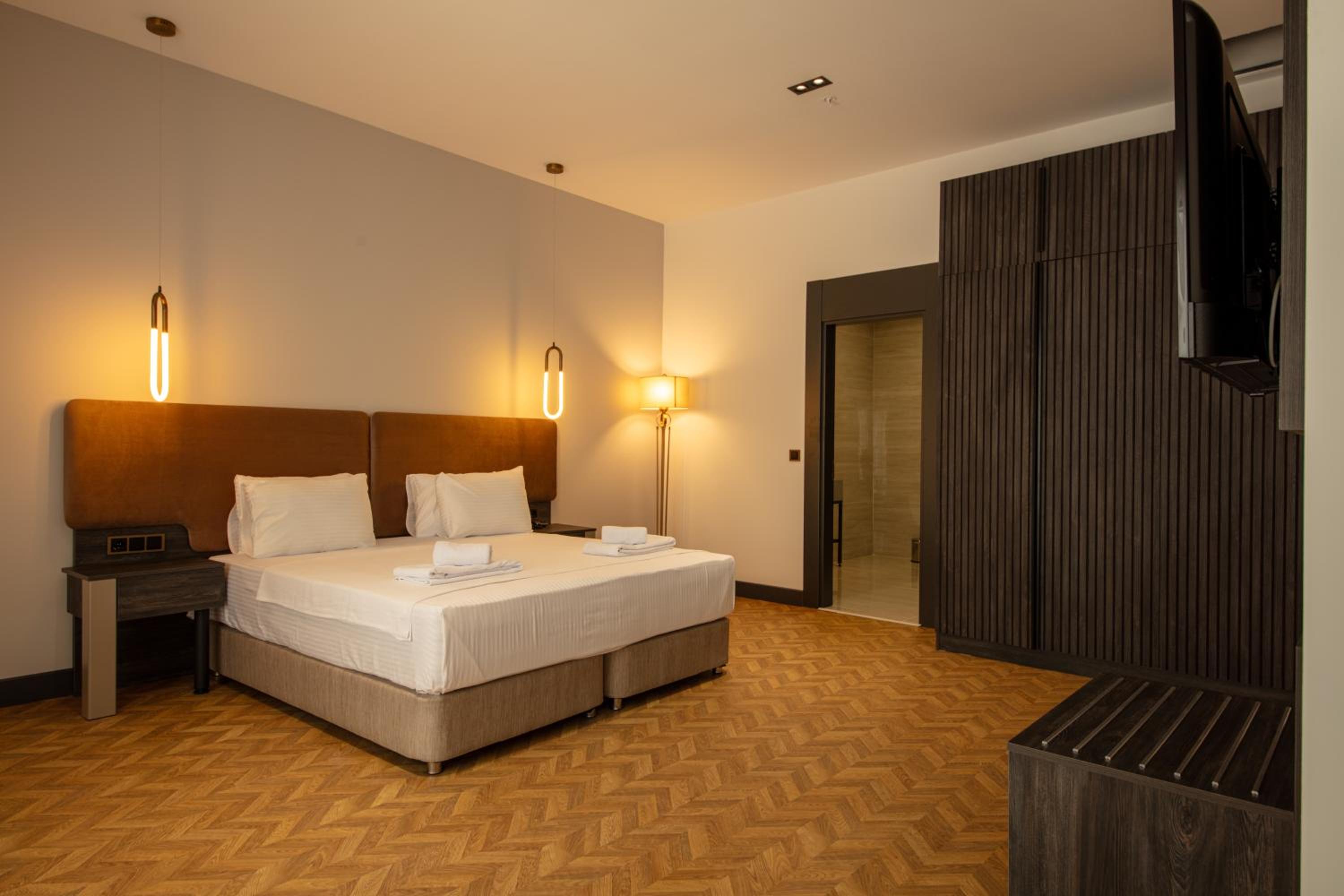 Standard Double Room - Photo 11
