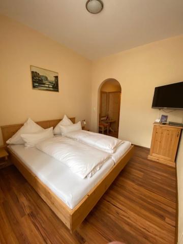 Budget Double Room photo 1