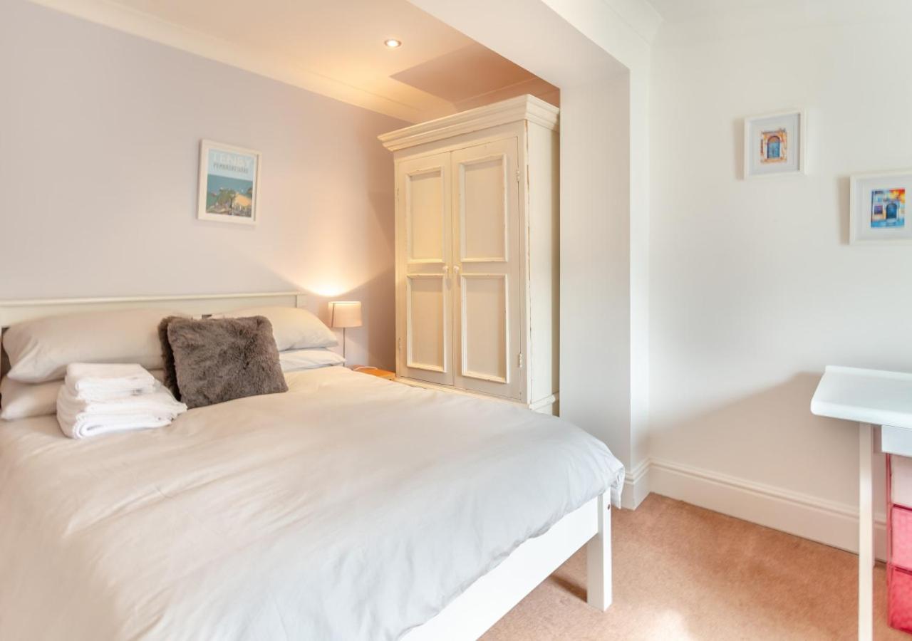 Four-Bedroom House photo 2