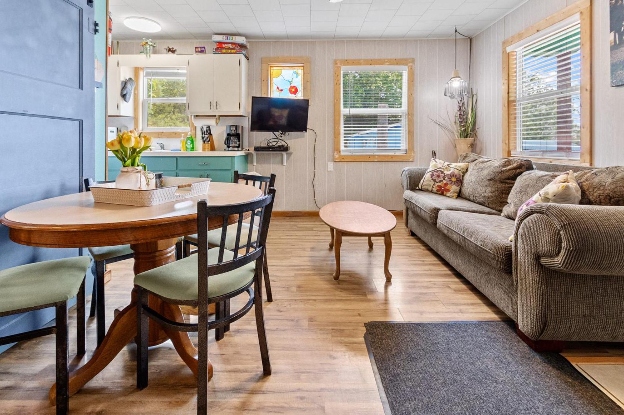 Two-Bedroom Cottage photo 2