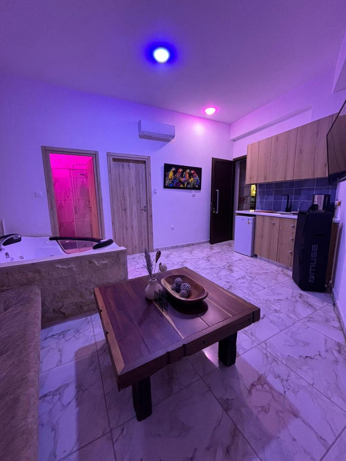 Ein-Zimmer-Apartment mit Whirlpool-Bad