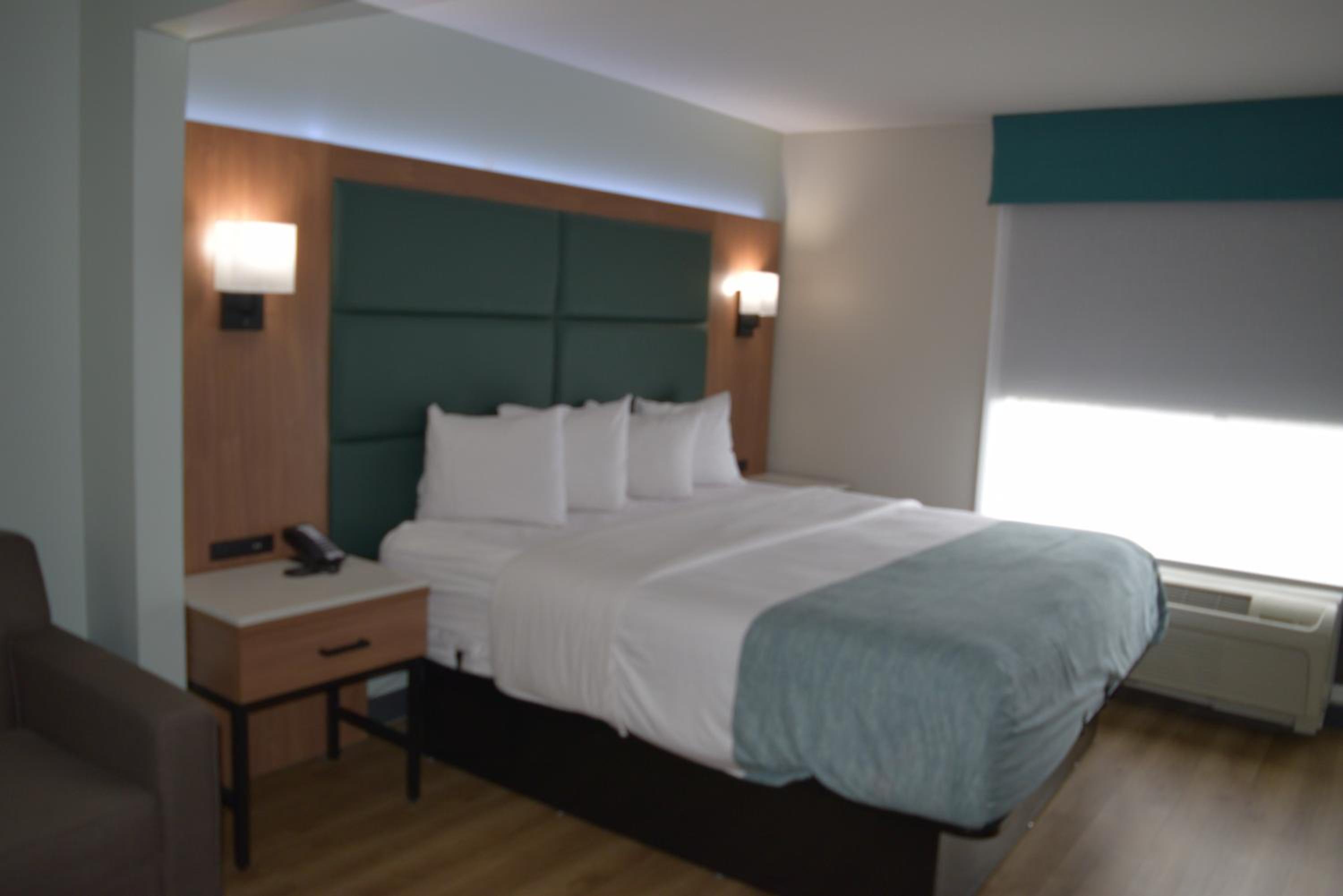 King Room - Non-Smoking - Photo 3