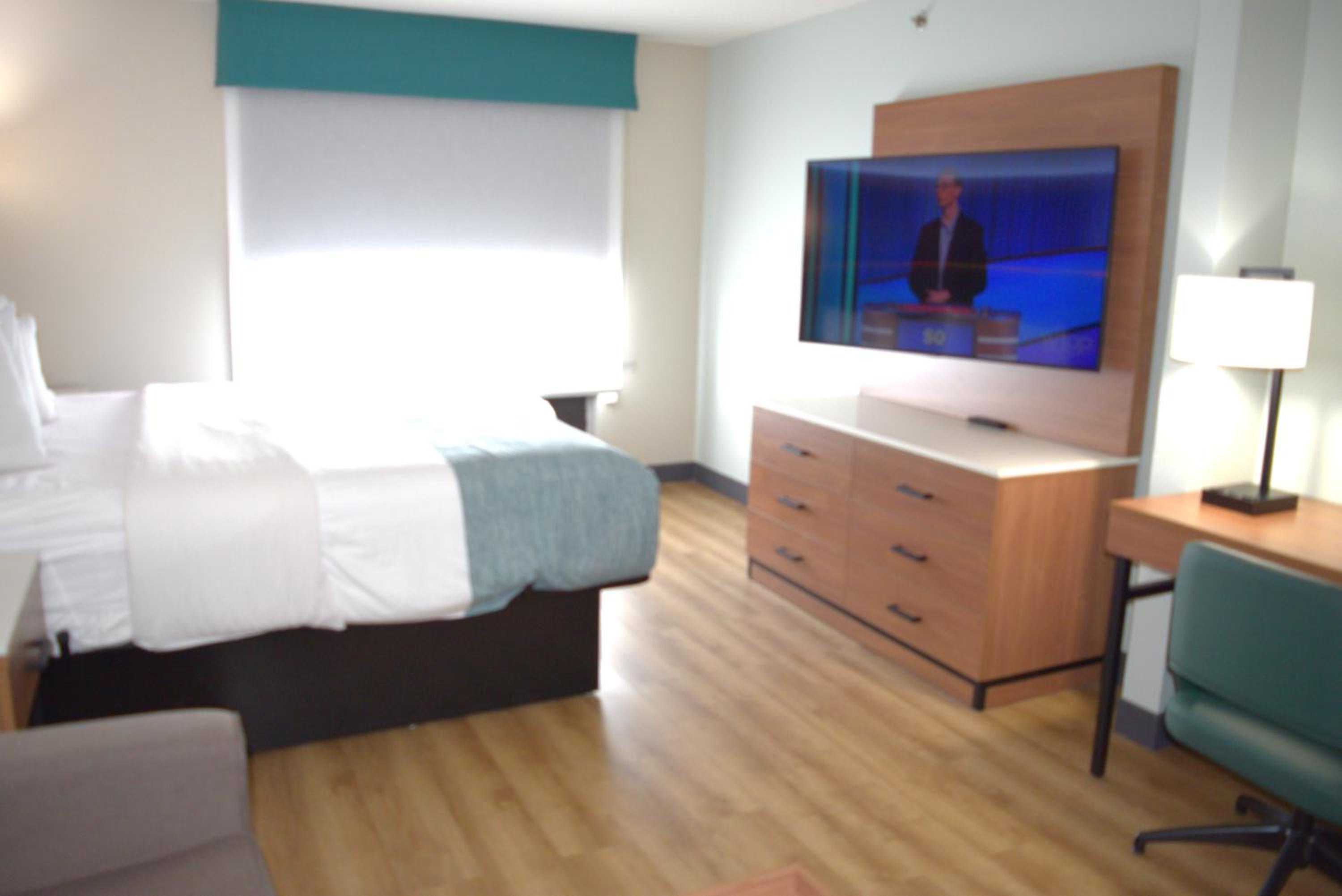 King Room with Walk-In Shower - Mobility Accessible/Non-Smoking - Photo 5