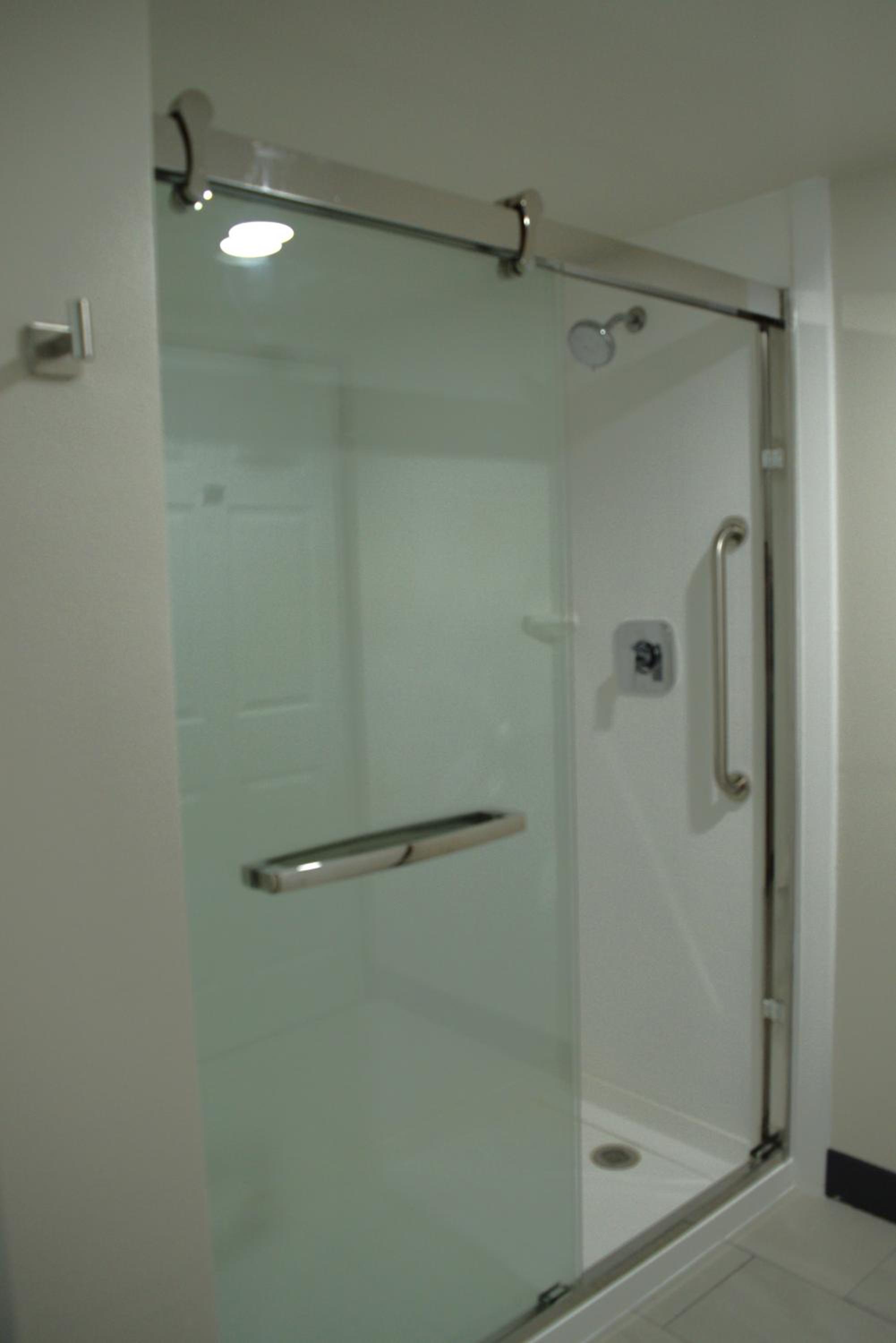 King Room - Non-Smoking - Photo 7
