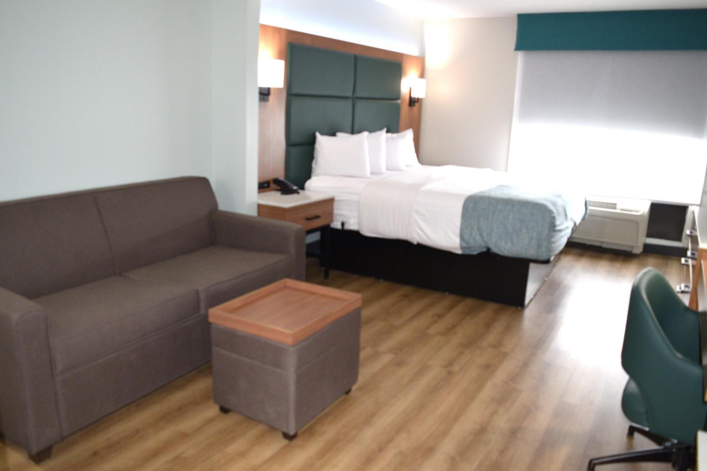 King Studio Suite with Walk-In Shower - Mobility Accessible/Non-Smoking - Photo 7
