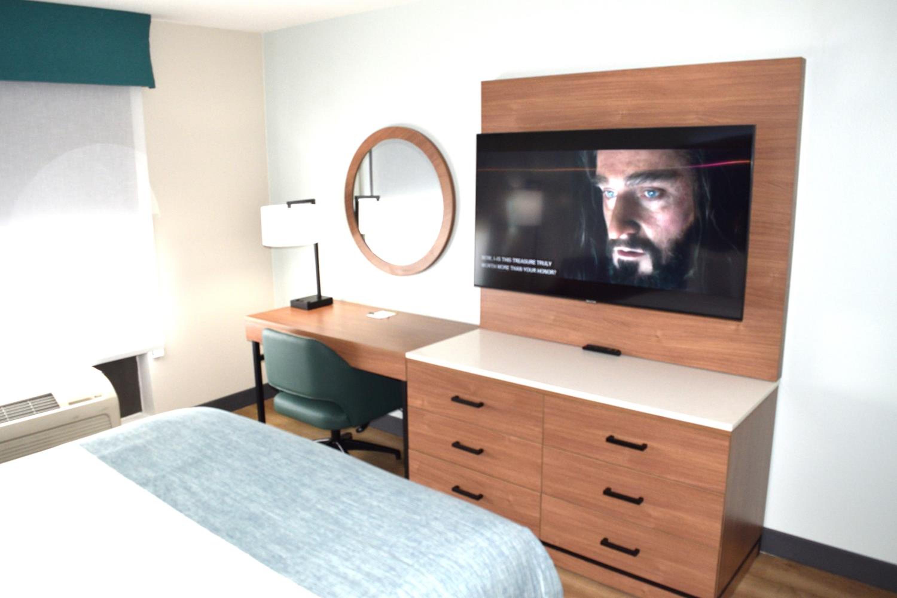 King Room - Non-Smoking - Photo 5