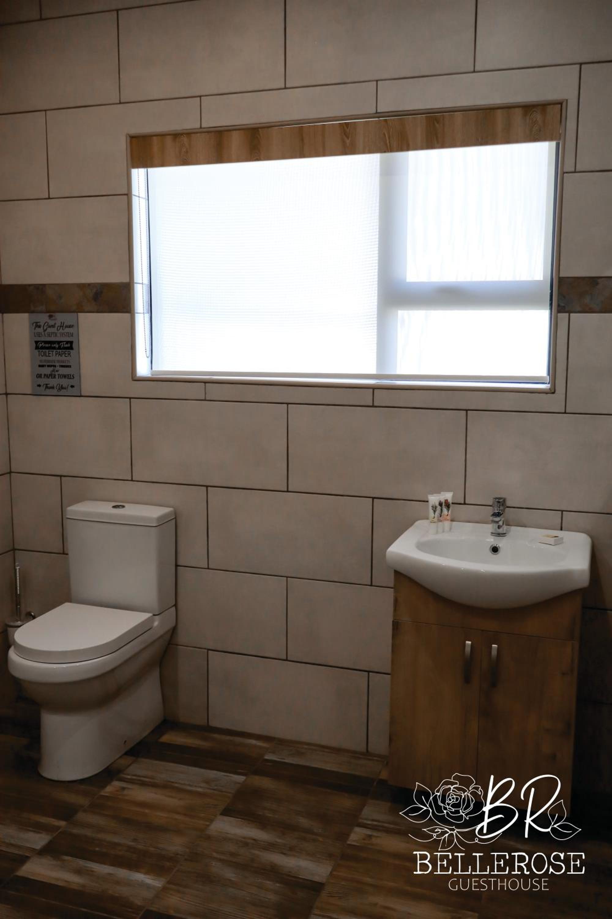 Double Room with Private Bathroom photo 2