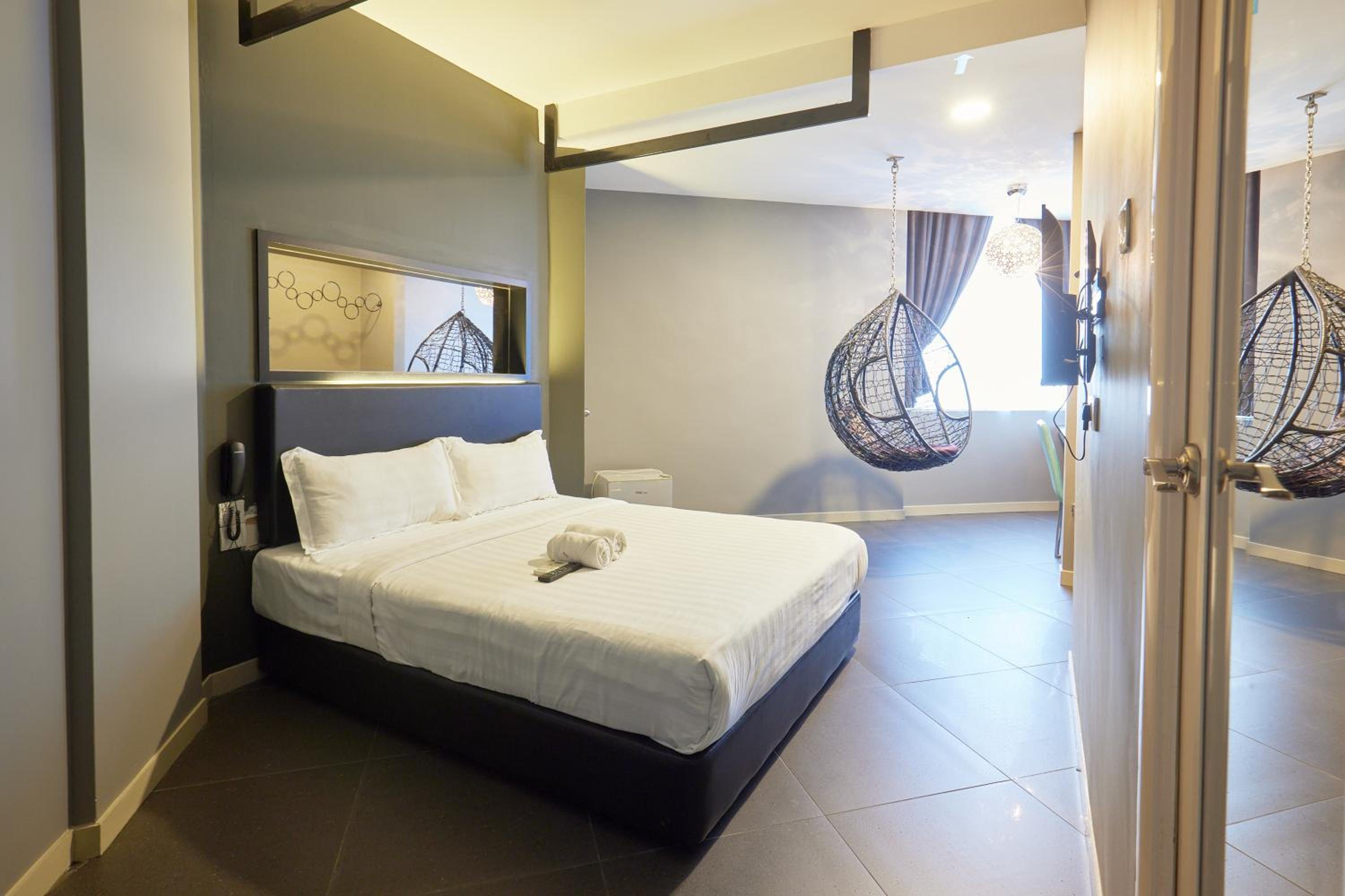 Deluxe Queen Room