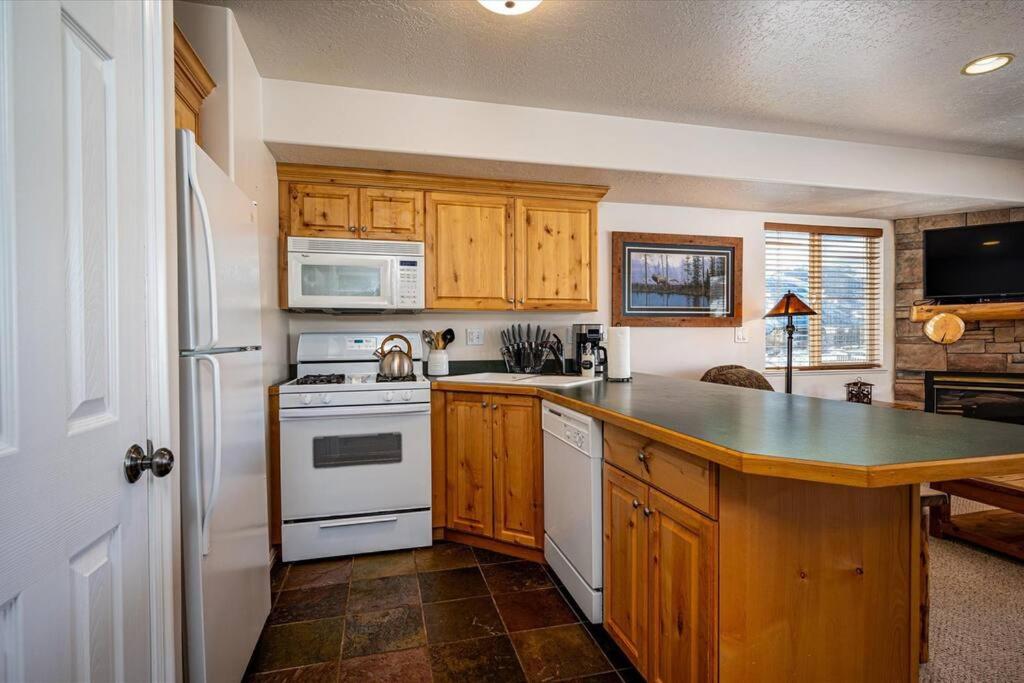 Two-Bedroom House photo 3