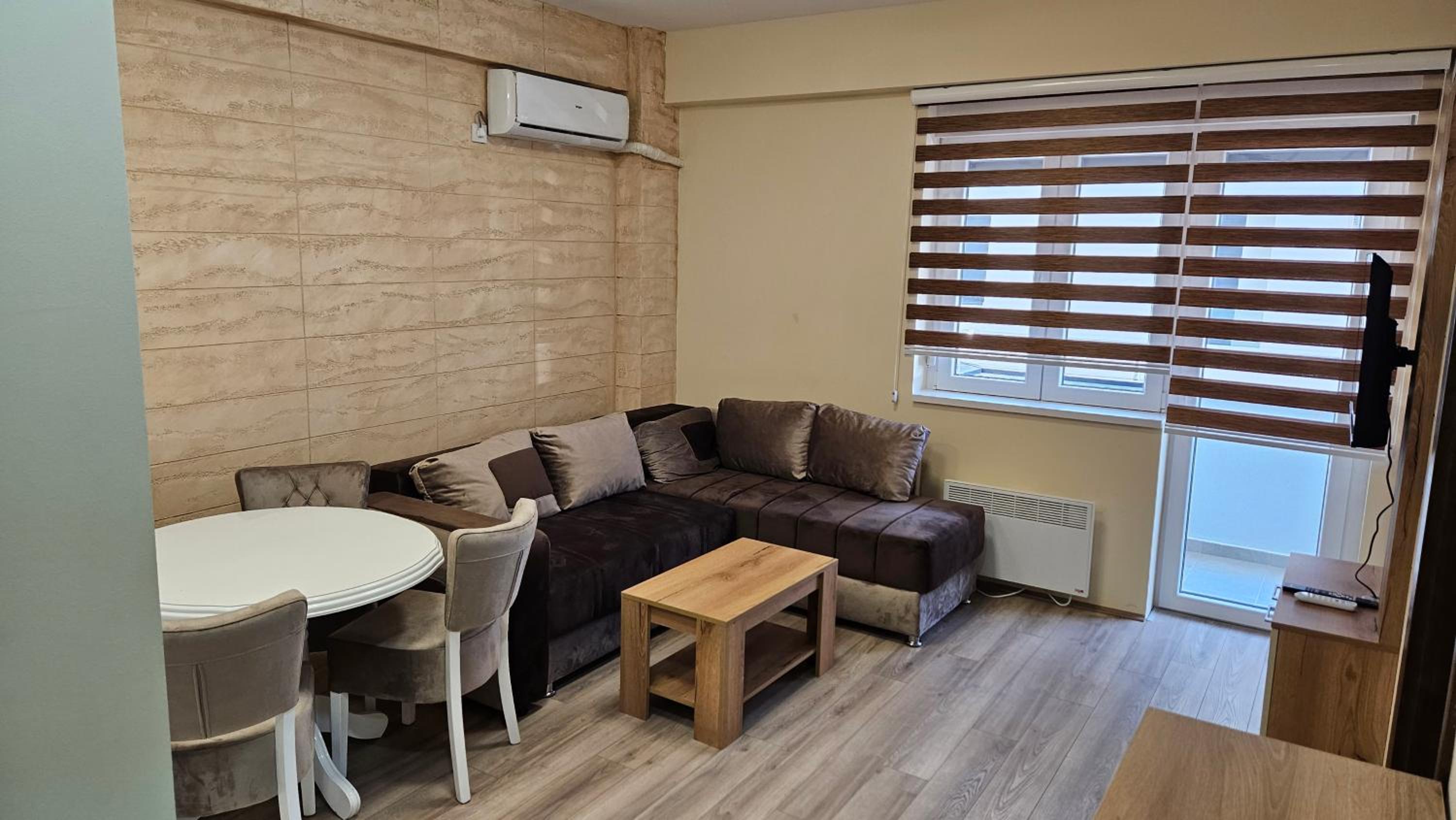 One-Bedroom Apartment photo 2