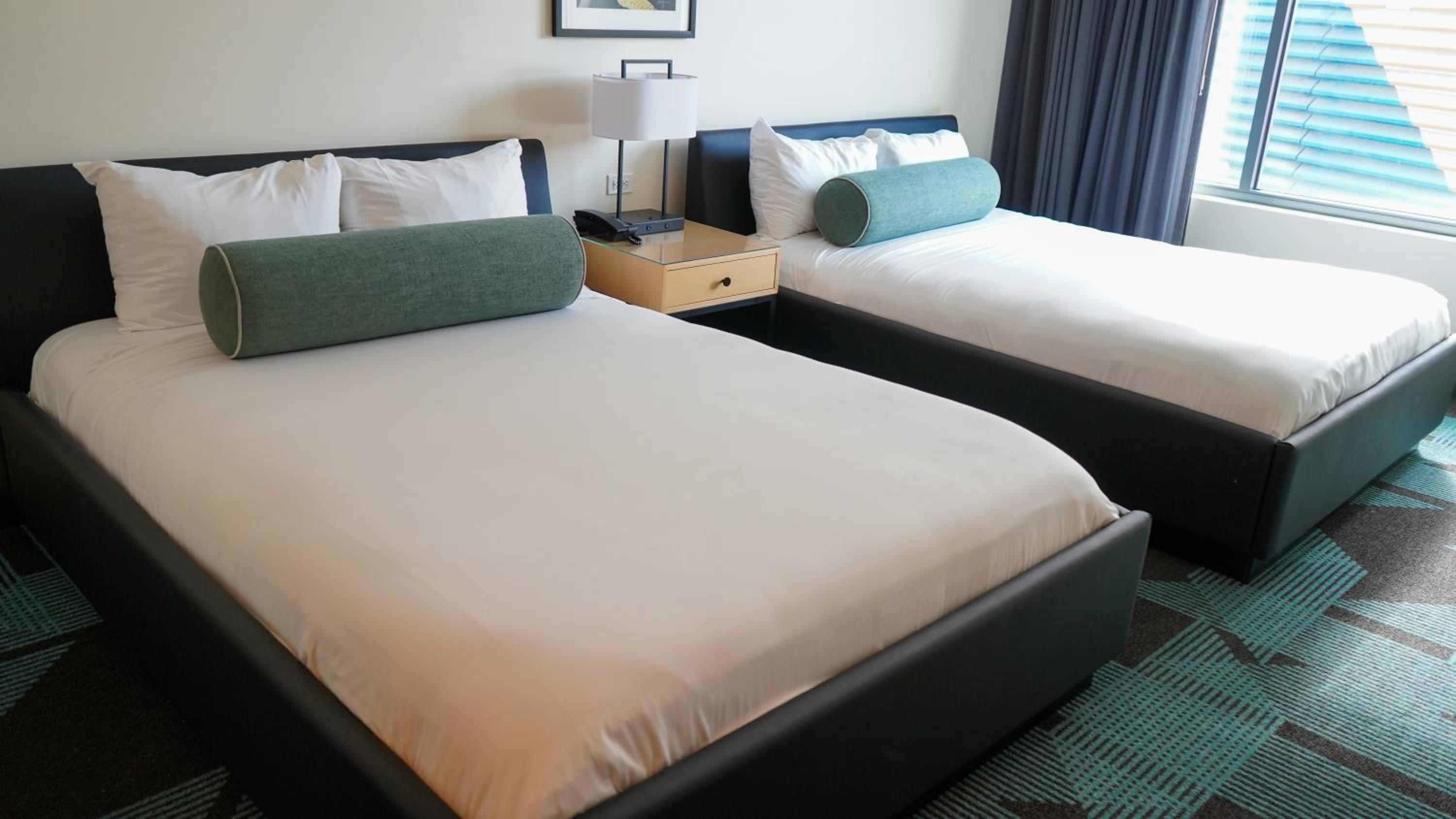 Gallery Deluxe Double Queen Bed Non-Smoking - Photo 1