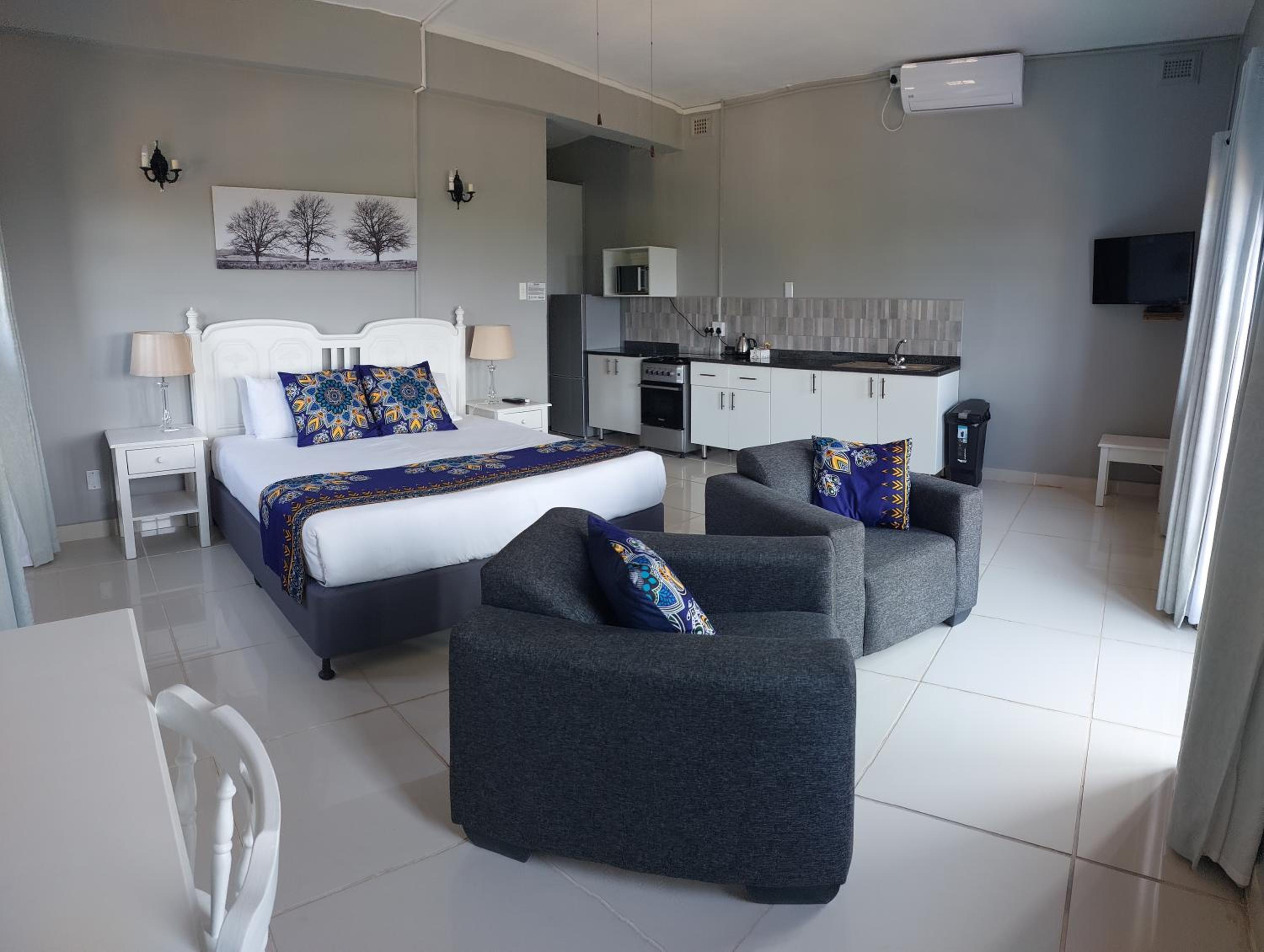 Deluxe Double Room with Balcony and Sea View photo 2