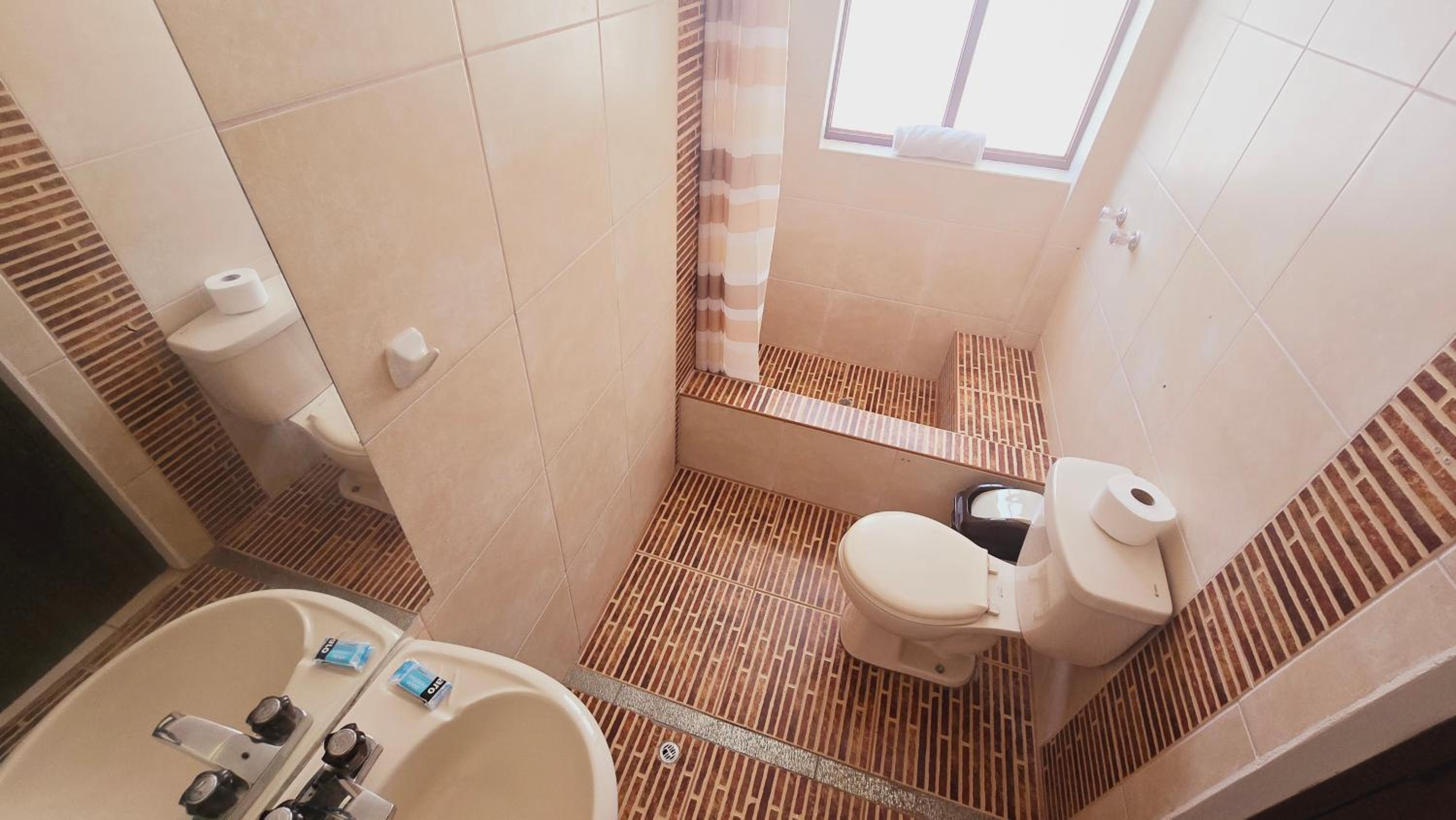 Double or Twin Room with Private Bathroom photo 3