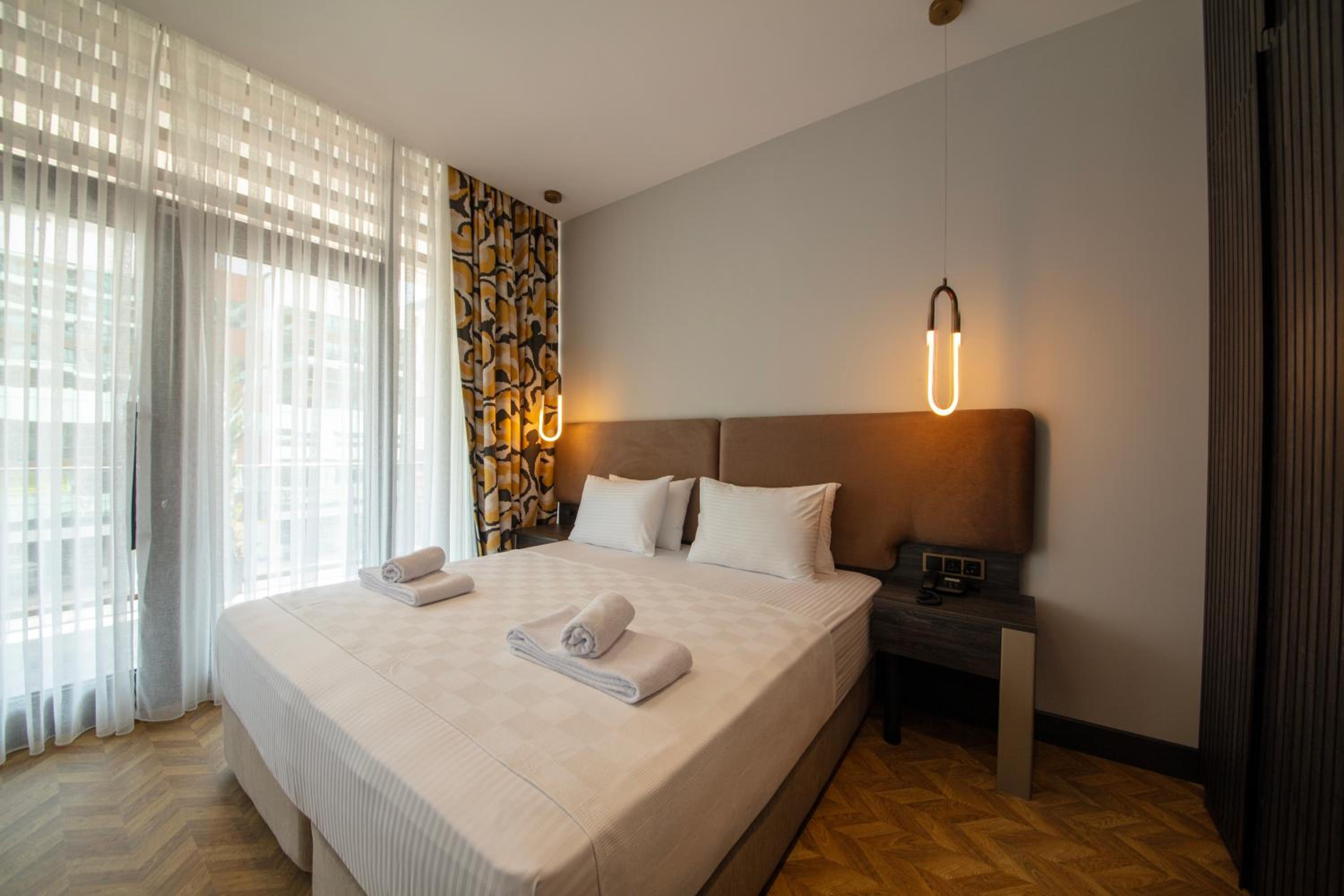 Double Room with Balcony (2 Adults + 1 Child) - Photo 1